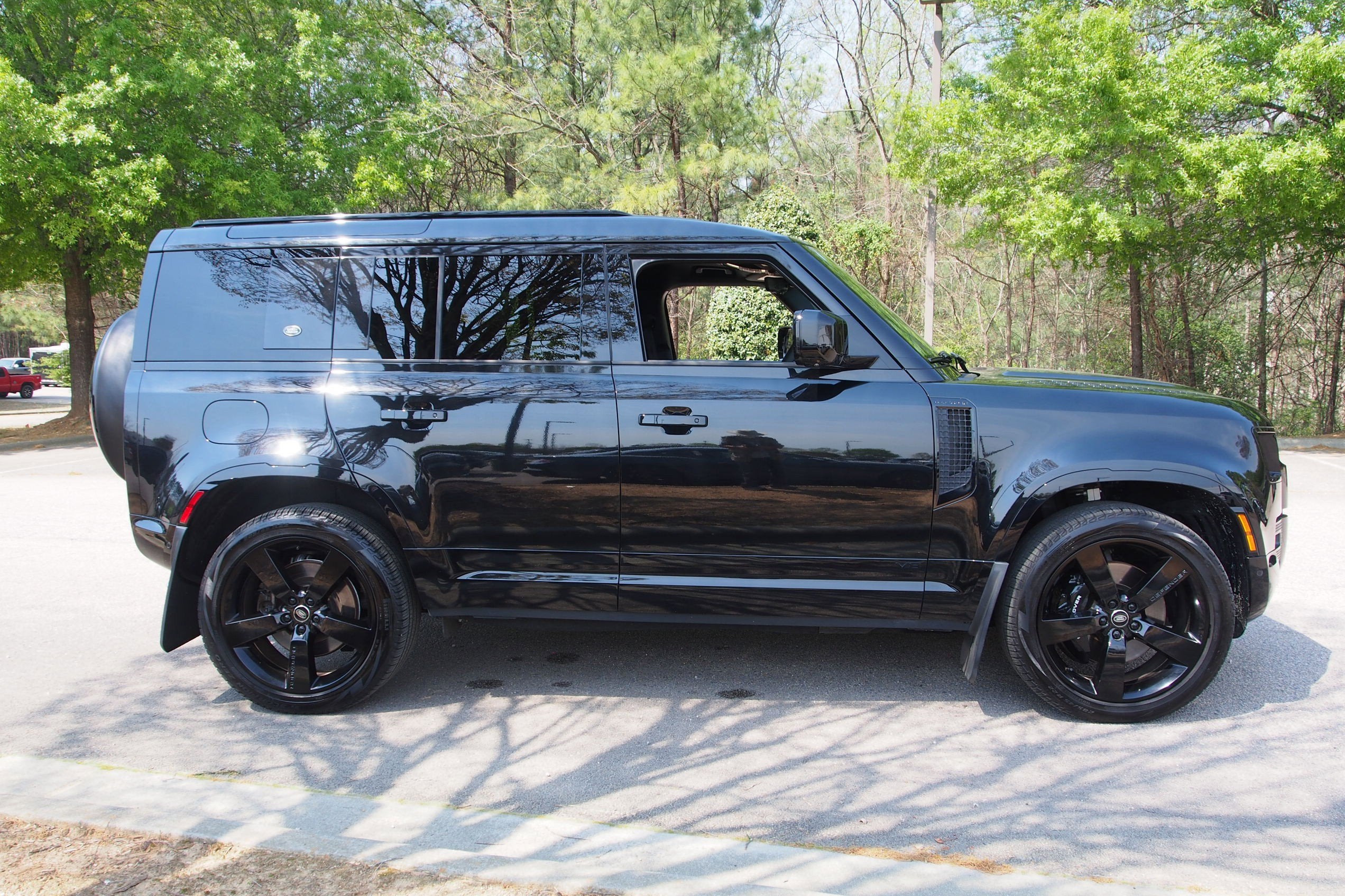 2024 Land Rover Defender V8