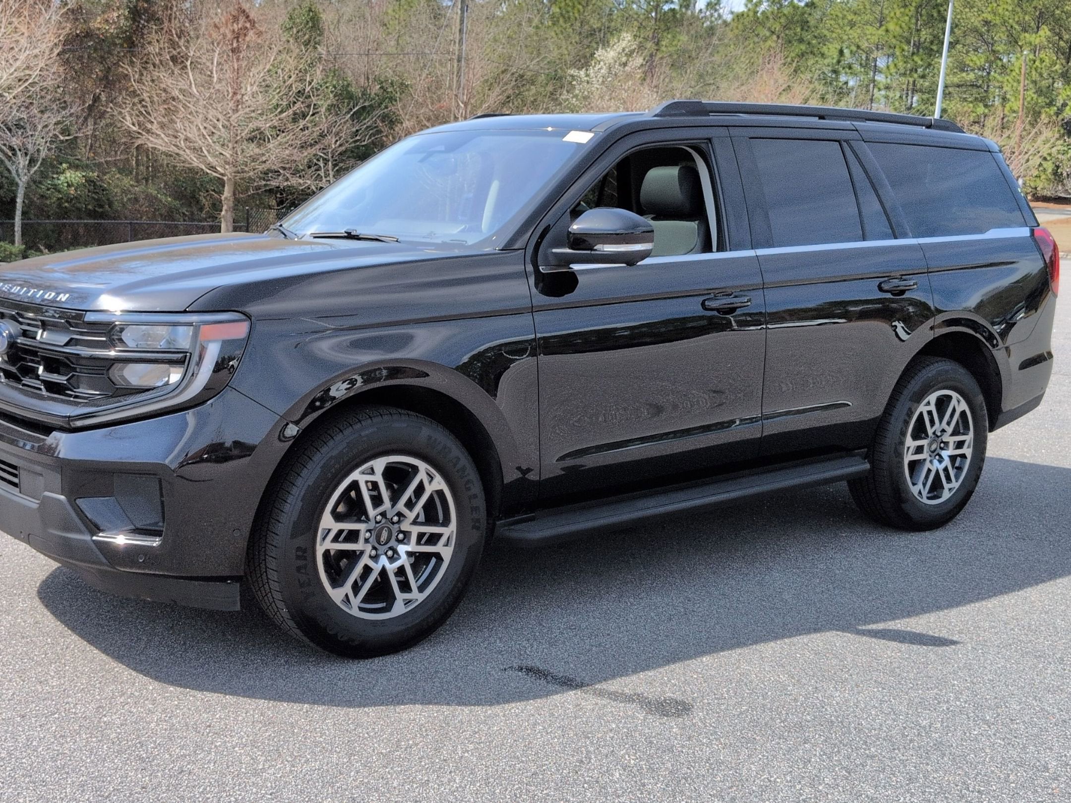 2025 Ford Expedition Active