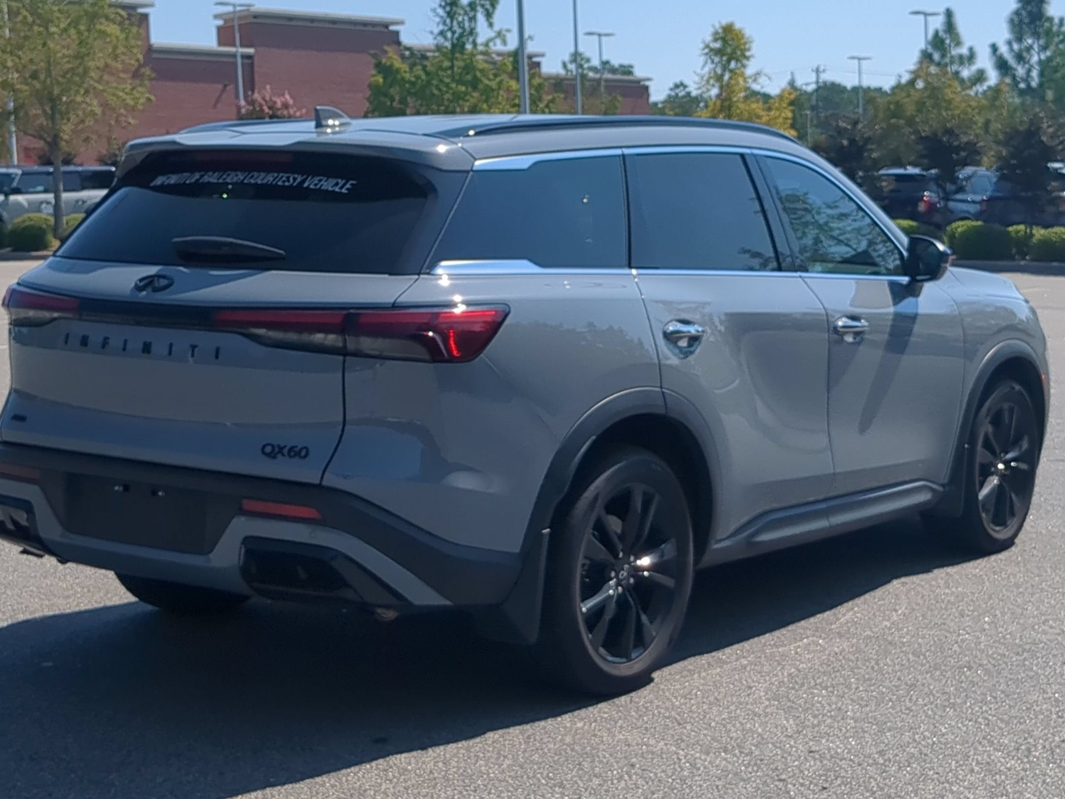 2025 INFINITI QX60 LUXE