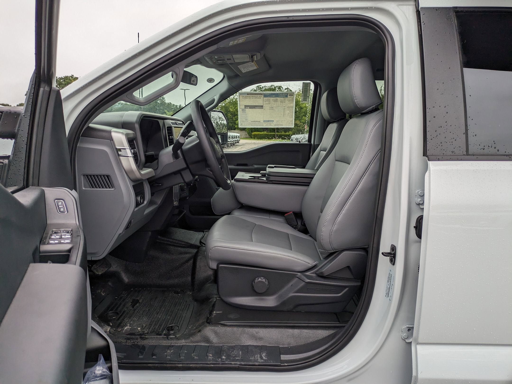 2025 Ford Super Duty F-550 DRW XL