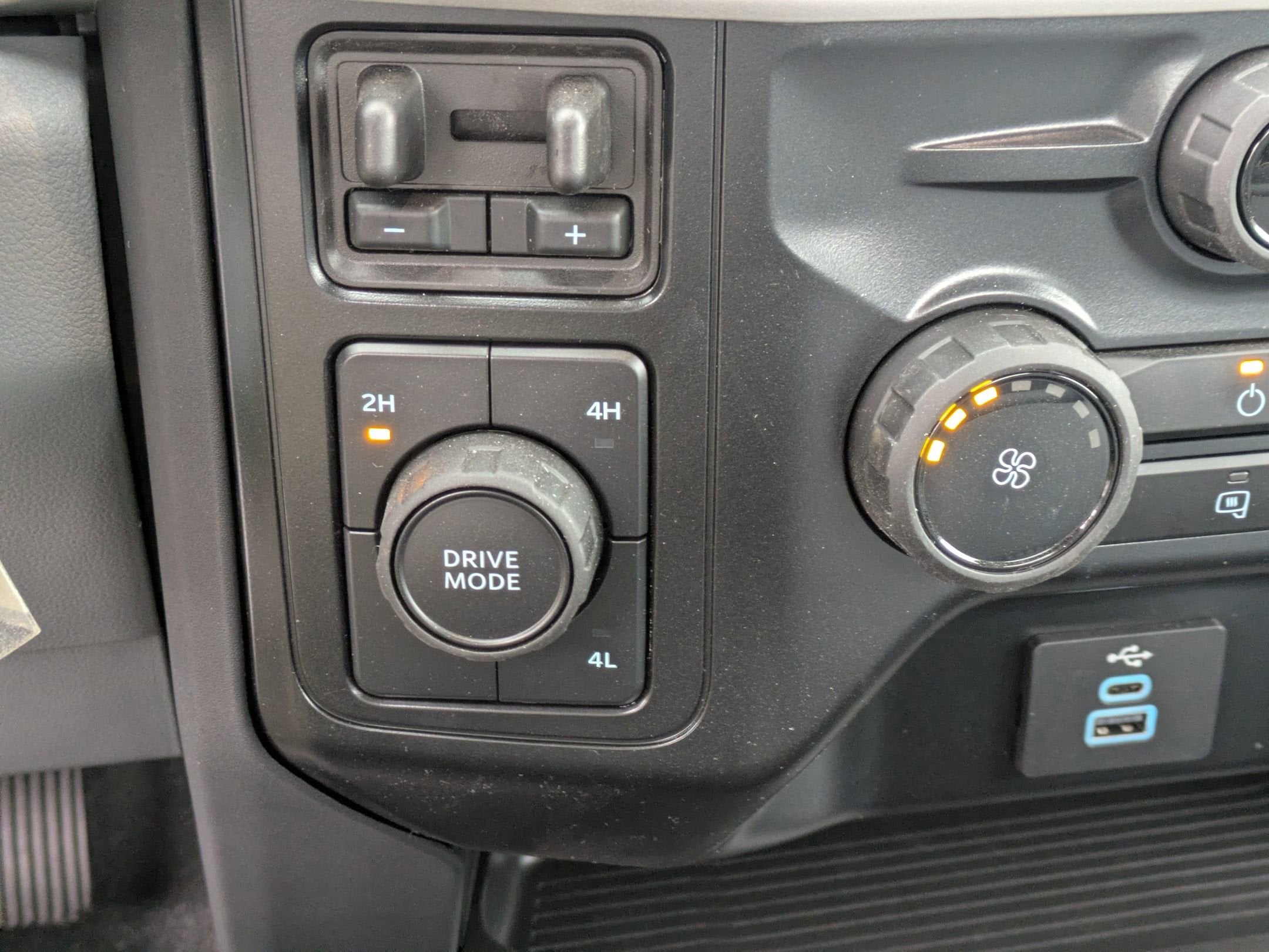 2025 Ford Super Duty F-600 DRW XL