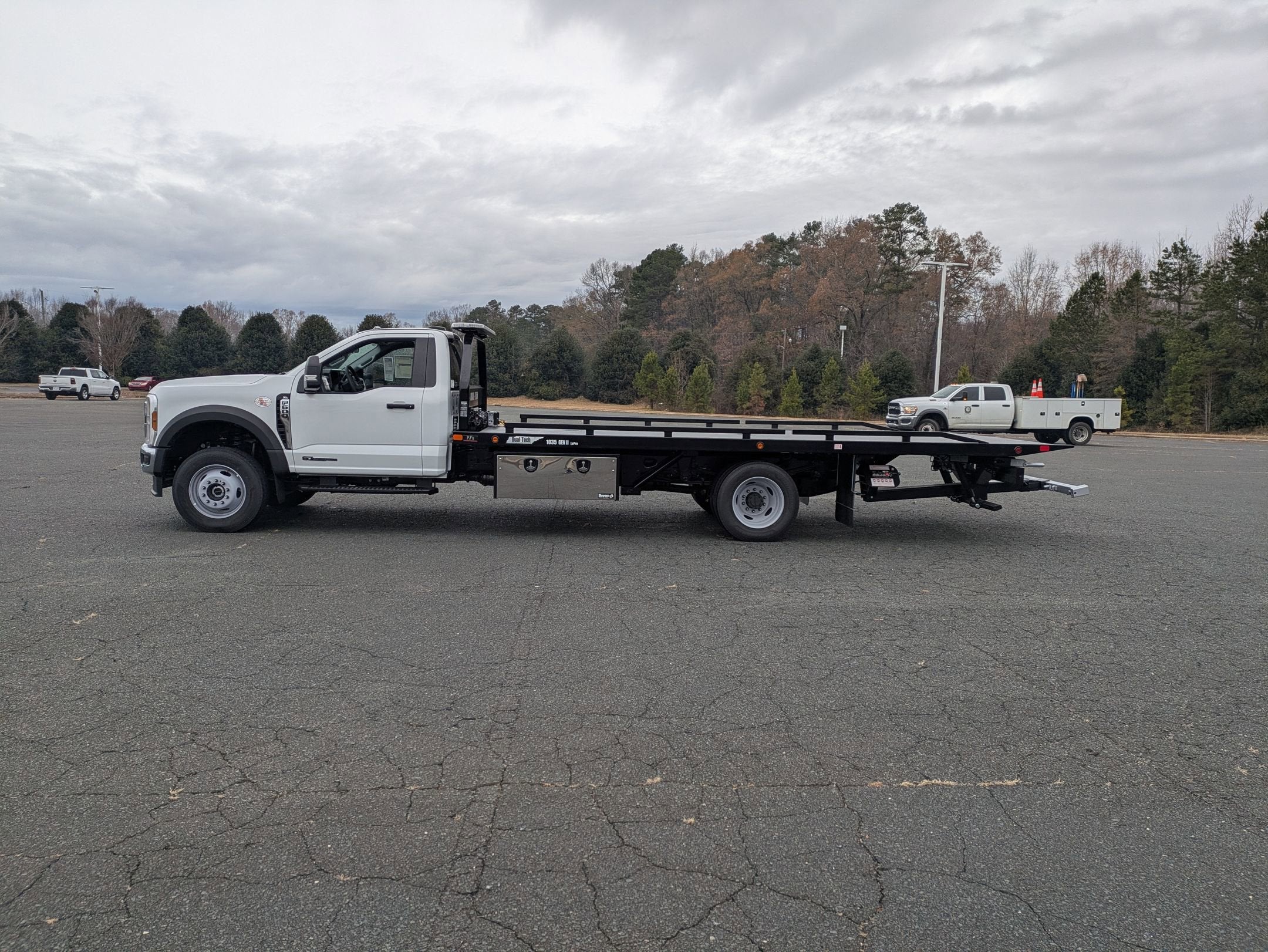 2025 Ford Super Duty F-600 DRW XL