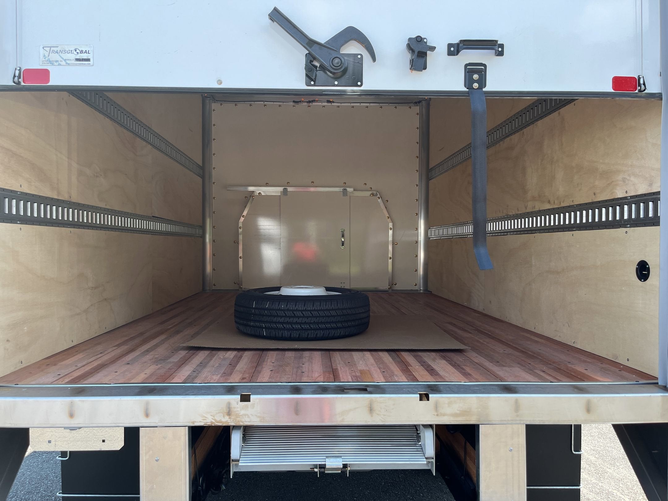 2025 Ford E-Series Cutaway Base 12ft Box