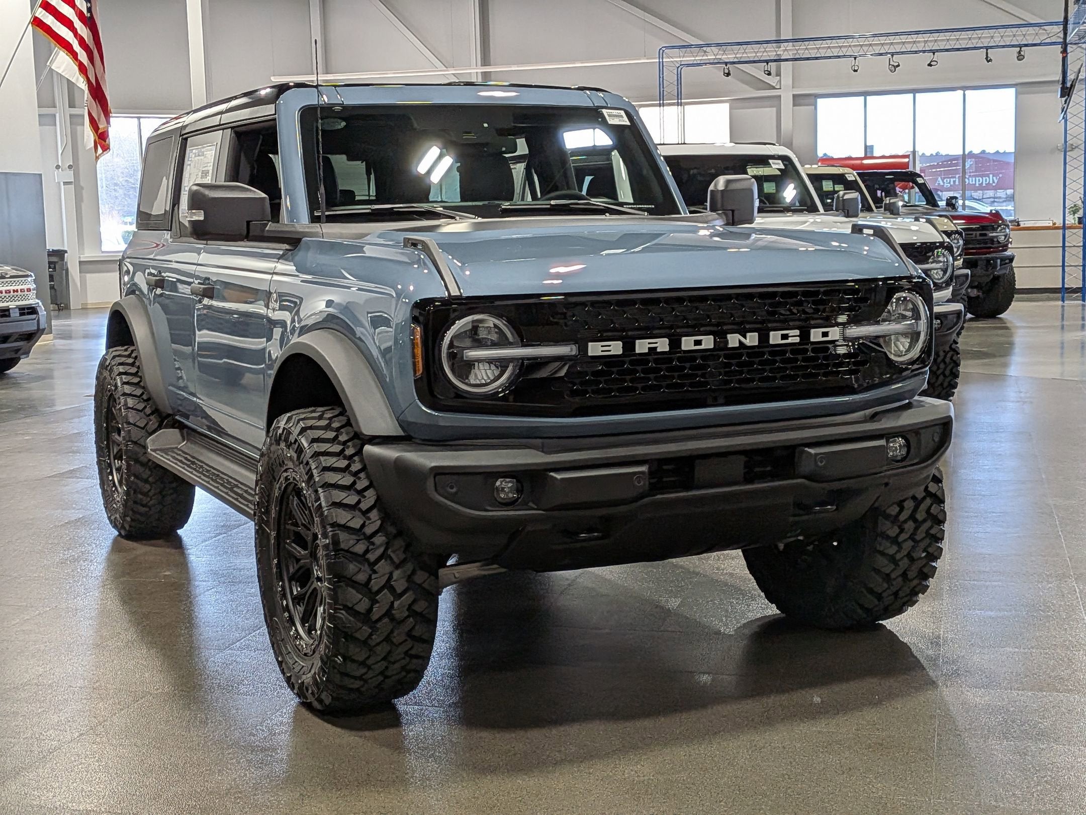 2025 Ford Bronco Outer Bank Custom Wheels / Lift