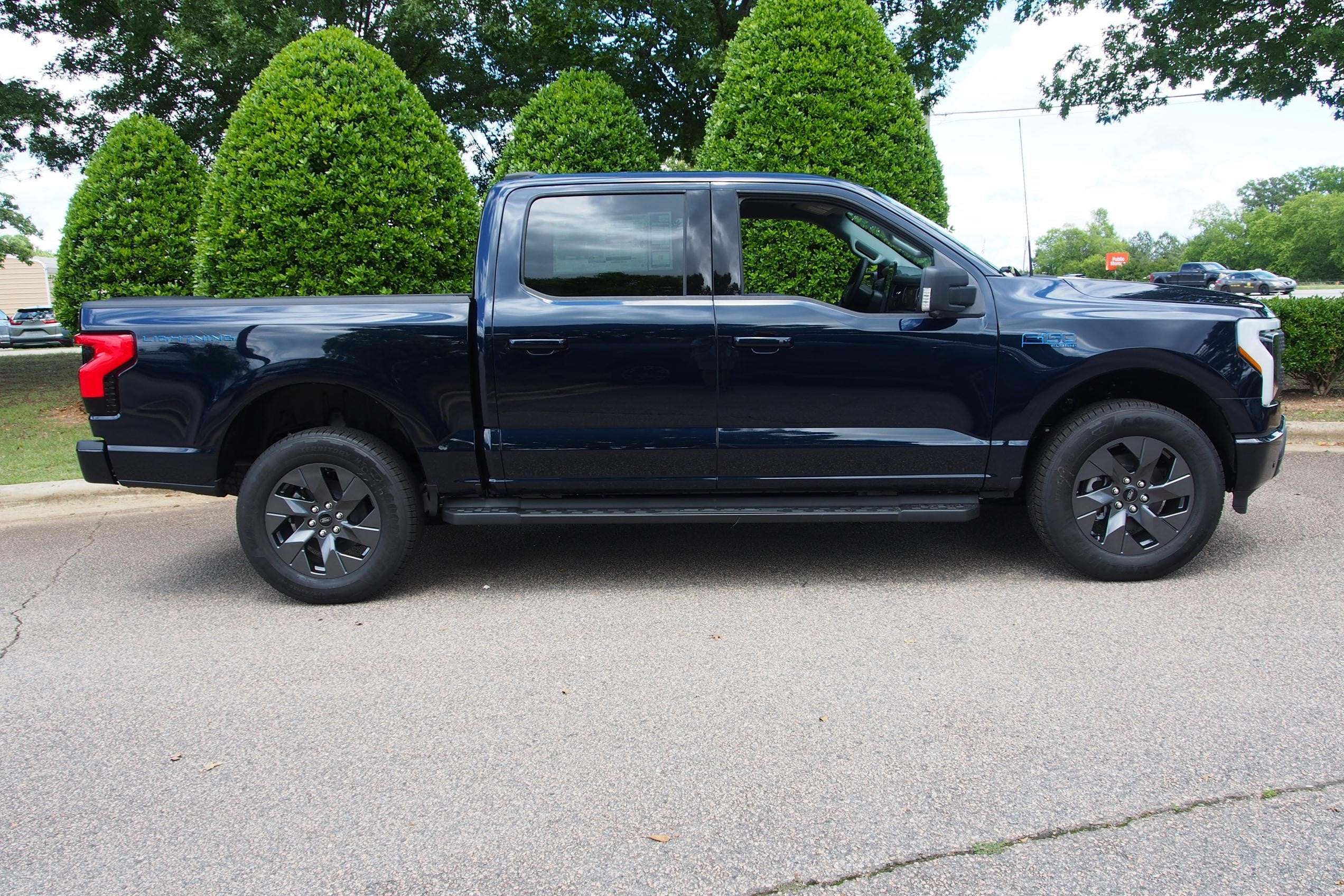 2025 Ford F-150 Lightning Flash