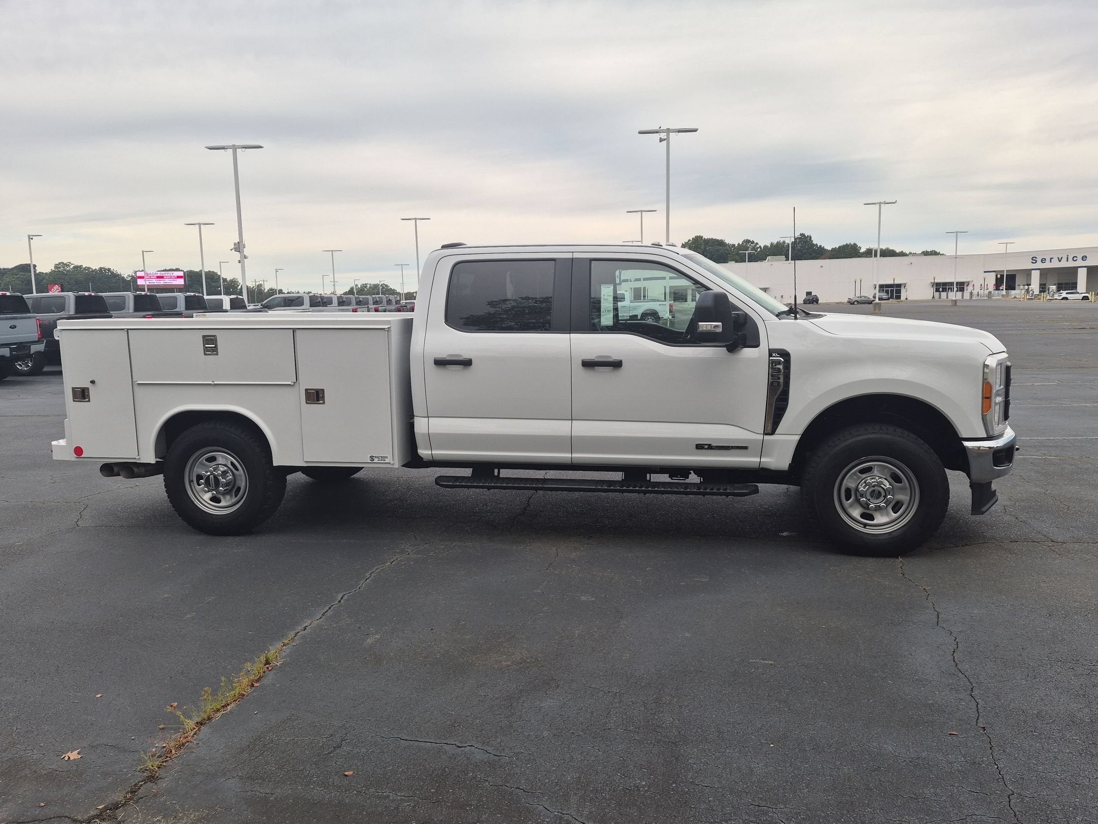 2023 Ford Super Duty F-350 SRW XL