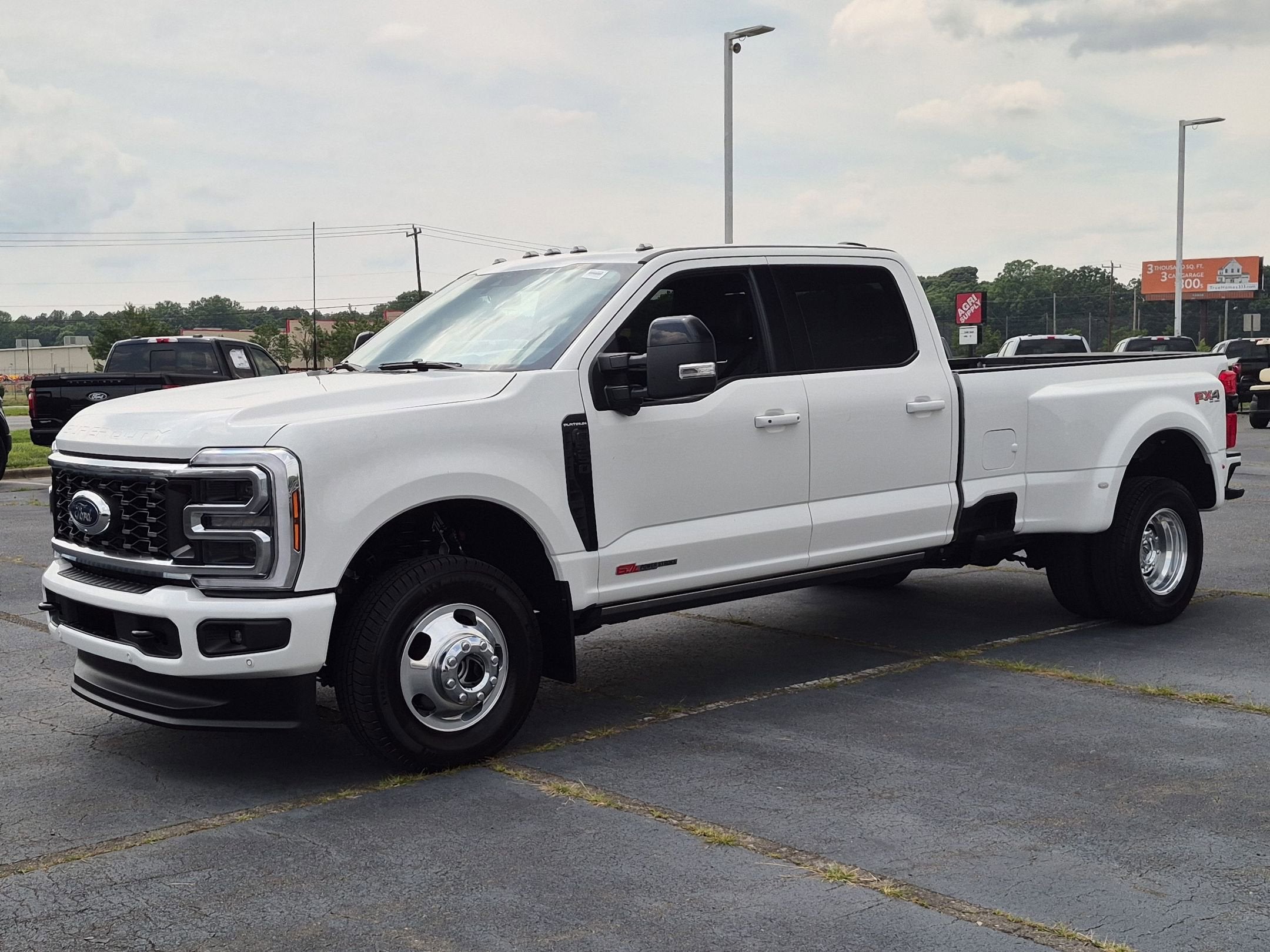 2025 Ford Super Duty F-350 DRW Platinum