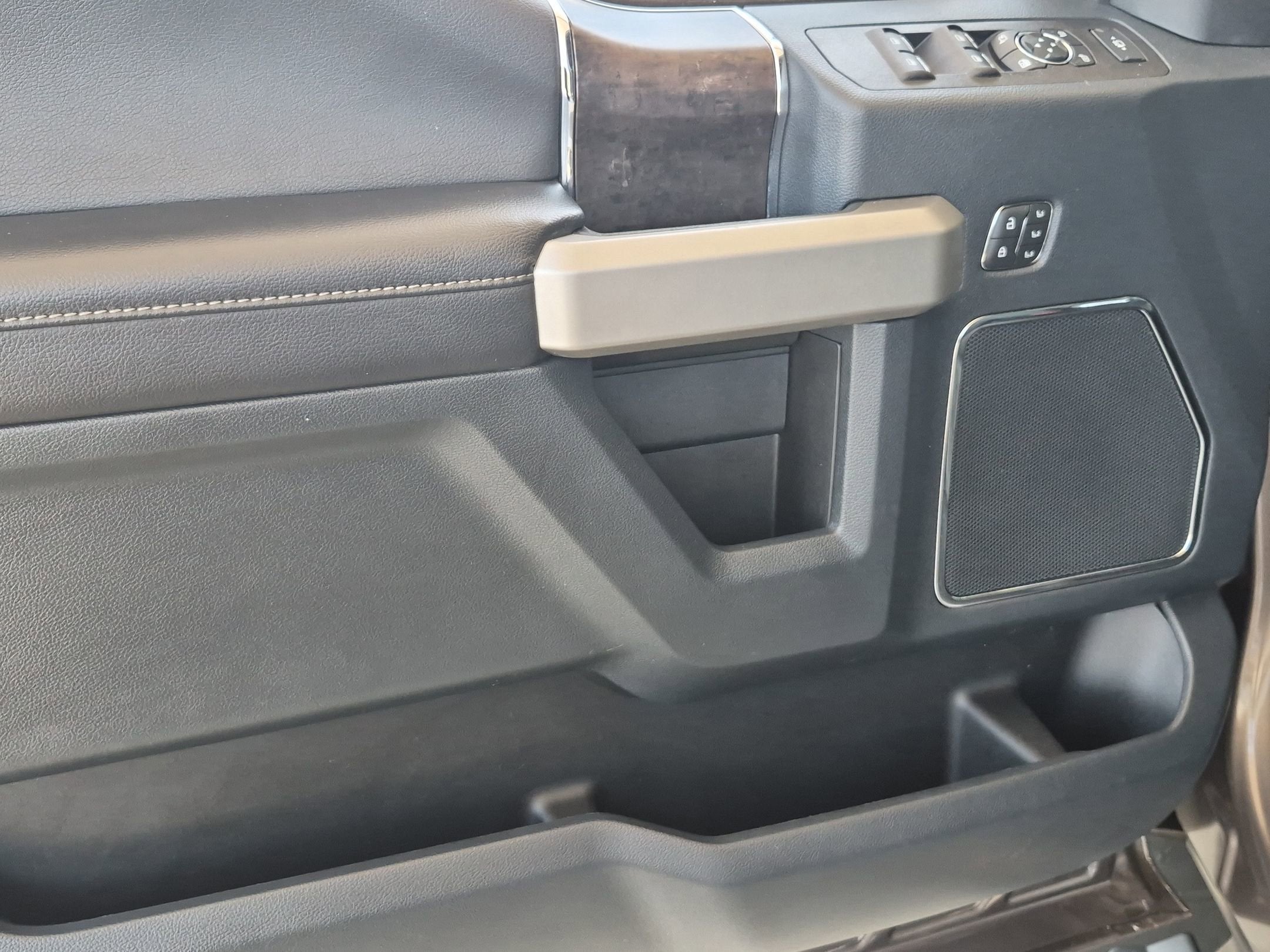 2022 Ford Super Duty F-350 DRW LARIAT