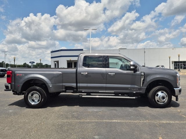 2026 Ford Super Duty F-350 DRW LARIAT