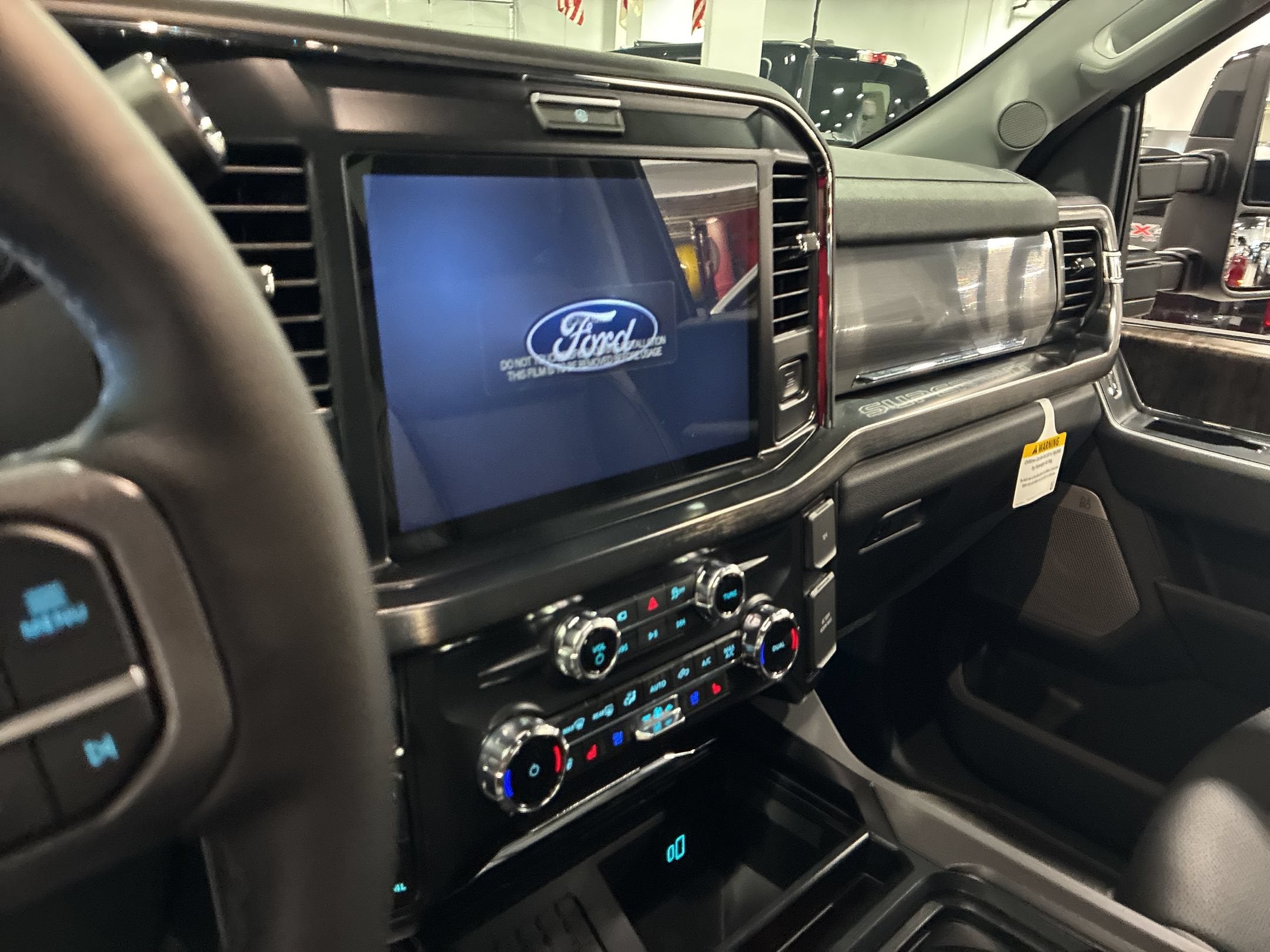 2026 Ford Super Duty F-350 DRW LARIAT