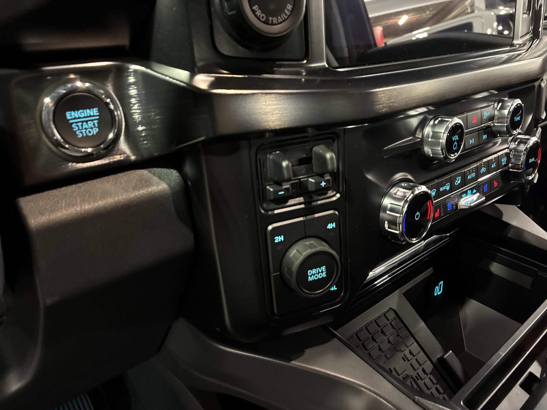 2026 Ford Super Duty F-350 DRW LARIAT