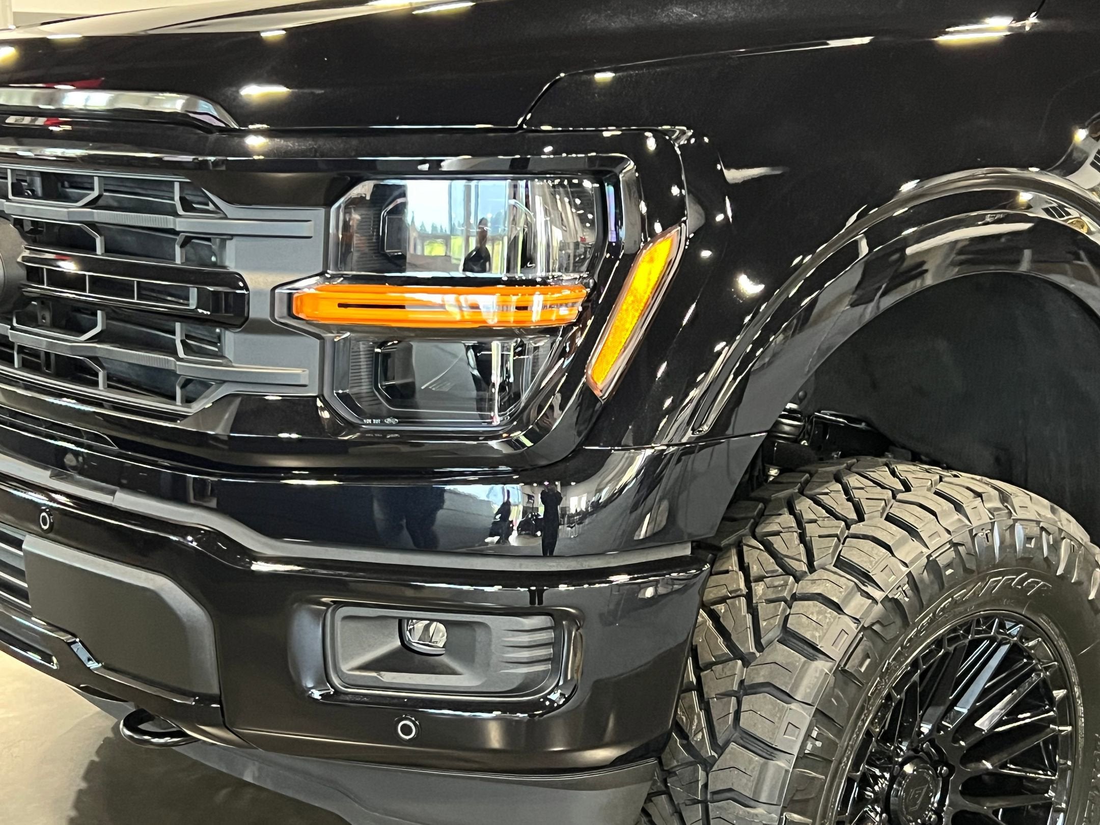 2026 Ford F-150 XLT - 6" lift custom wheels,Leather