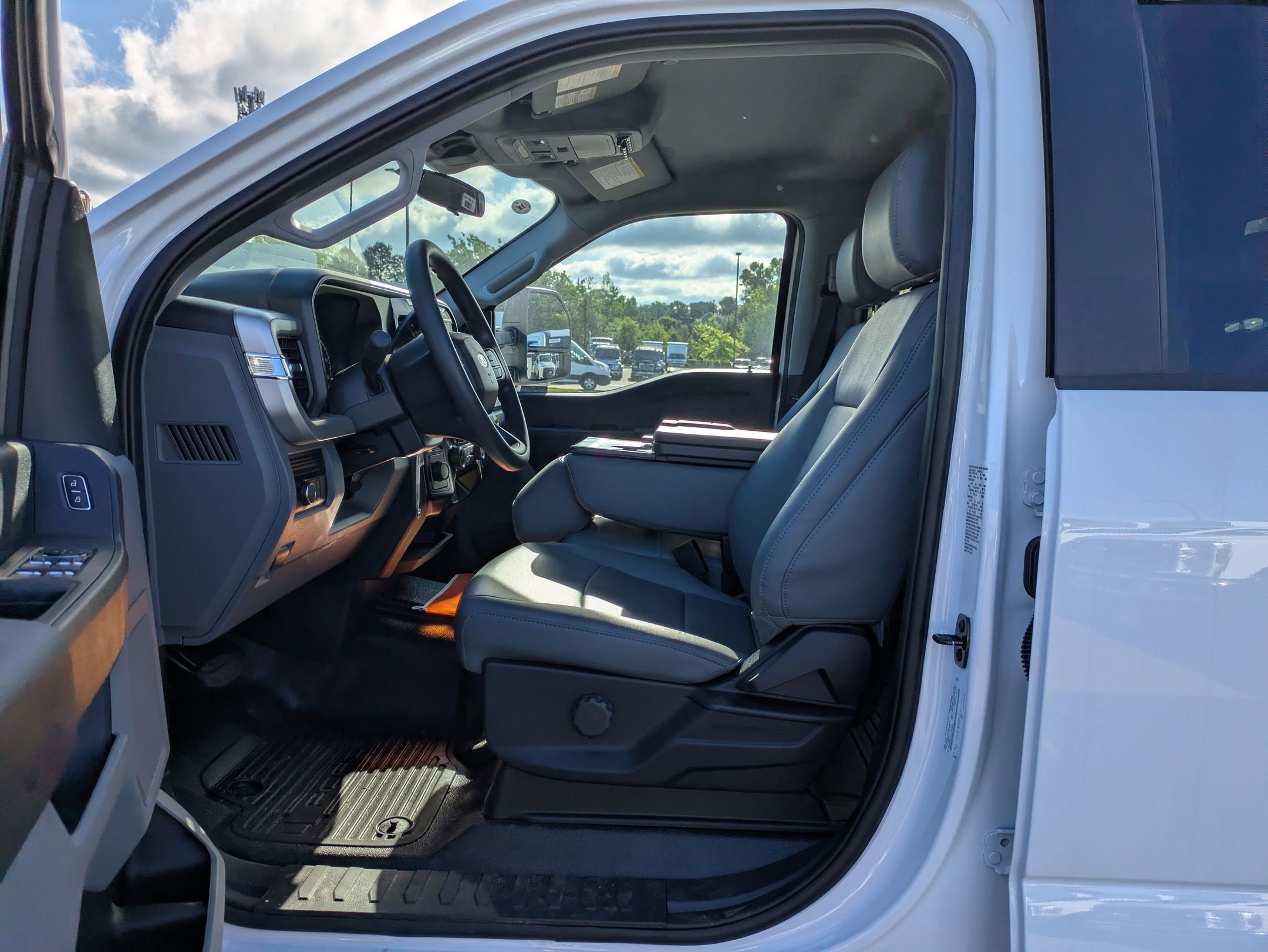 2026 Ford Super Duty F-550 DRW XL