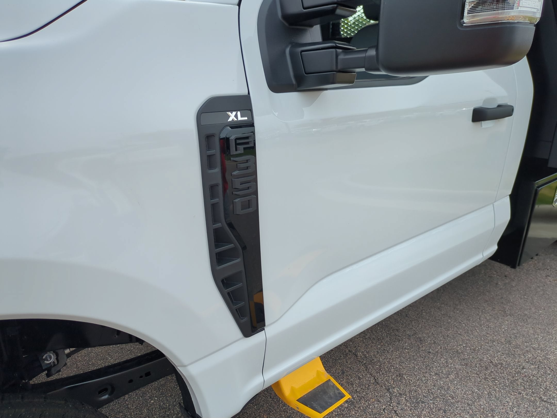 2027 Ford Super Duty F-350 DRW XL