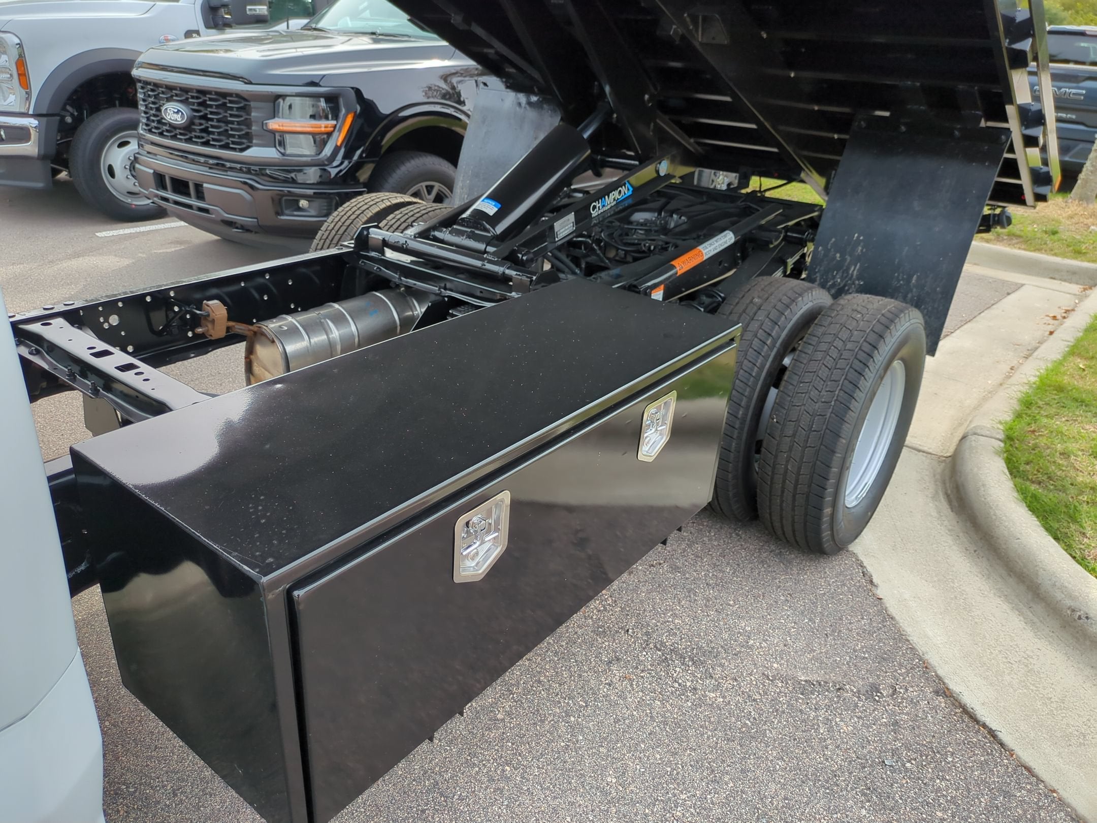 2027 Ford Super Duty F-350 DRW XL