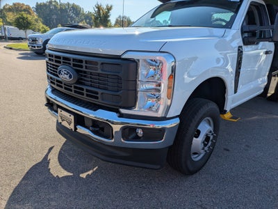 2027 Ford Super Duty F-350 DRW XL