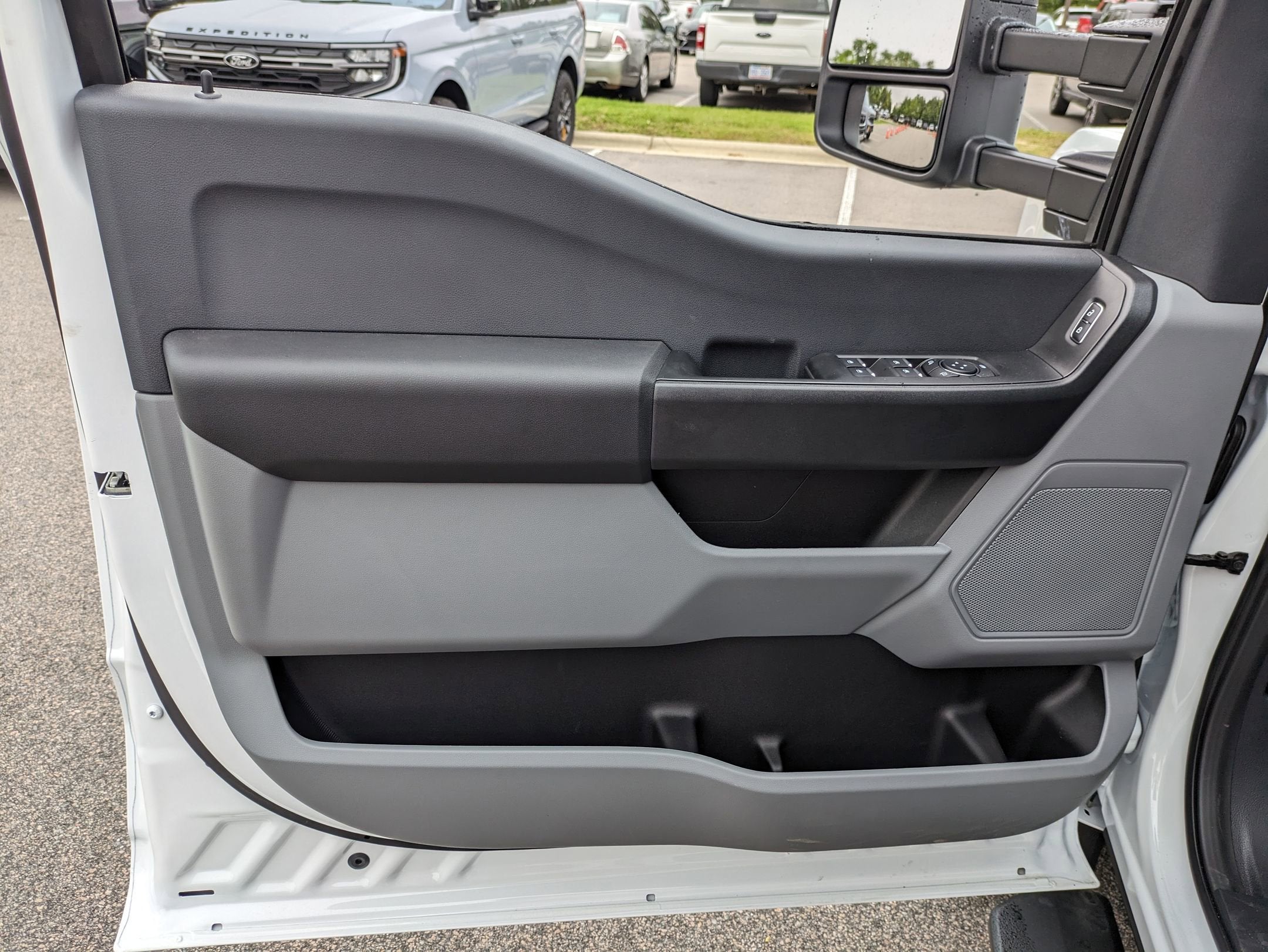 2025 Ford Super Duty F-550 DRW XL