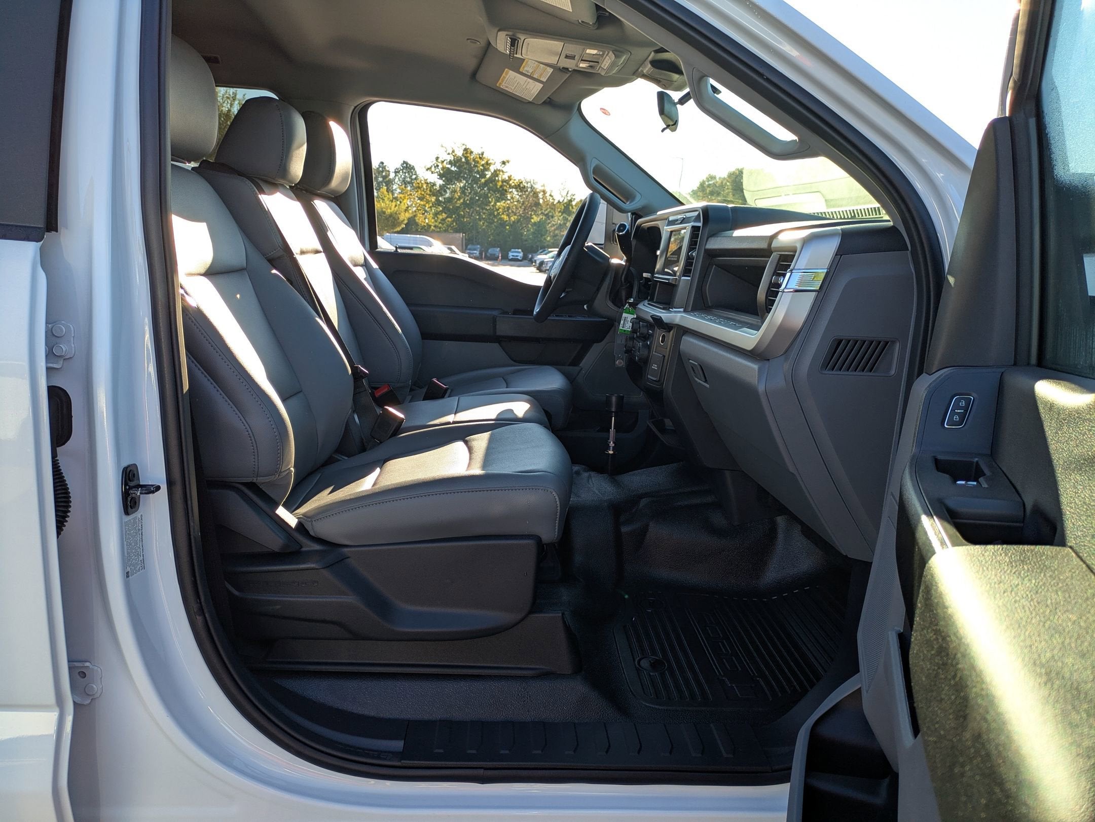 2025 Ford Super Duty F-550 DRW XL