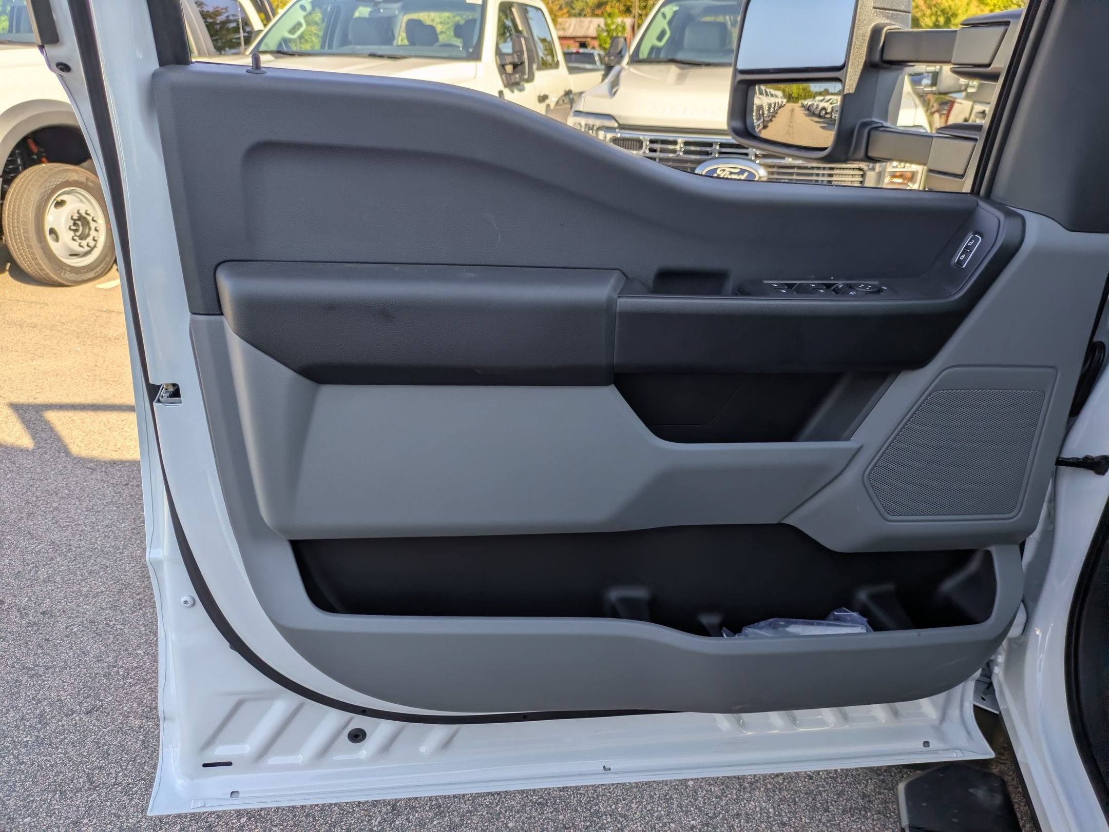 2027 Ford Super Duty F-550 DRW XL