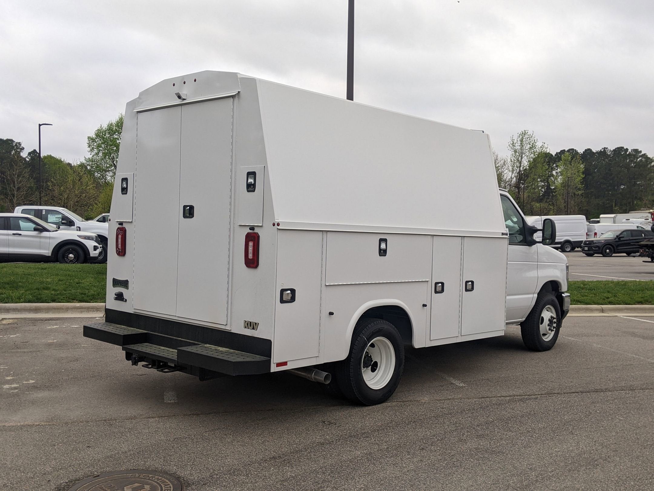 2025 Ford E-Series Cutaway E-350 SRW 138" WB