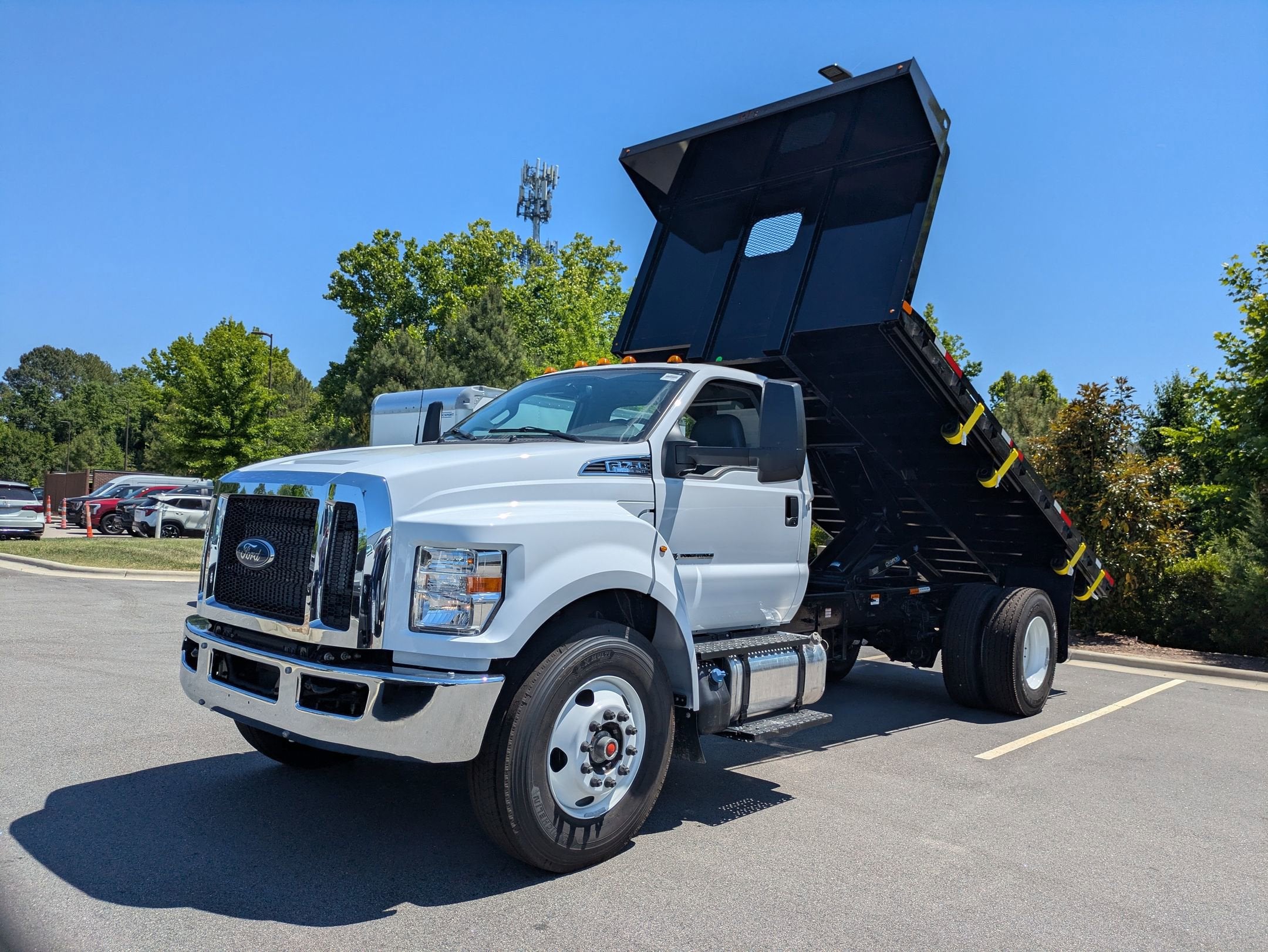 2027 Ford F-750SD Base