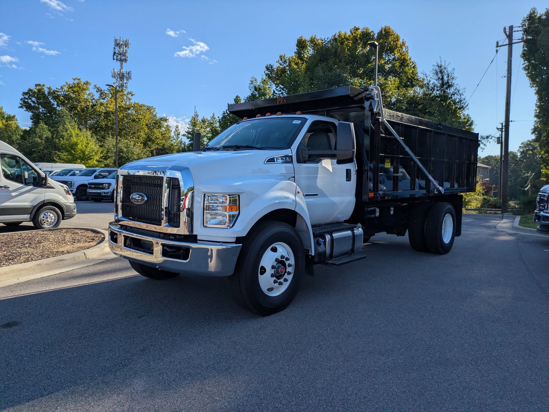 2027 Ford F-750SD Base
