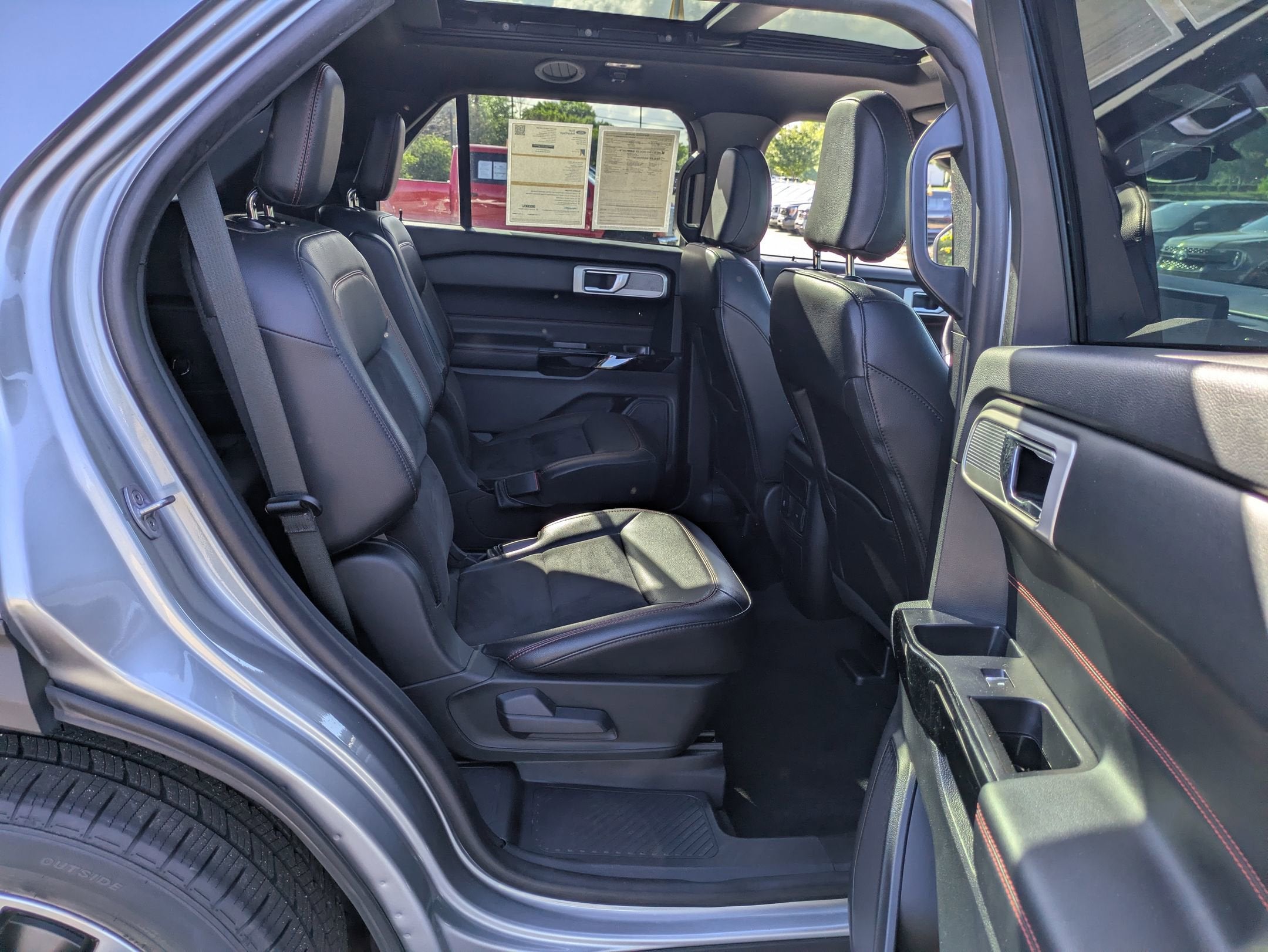 2022 Ford Explorer ST-Line