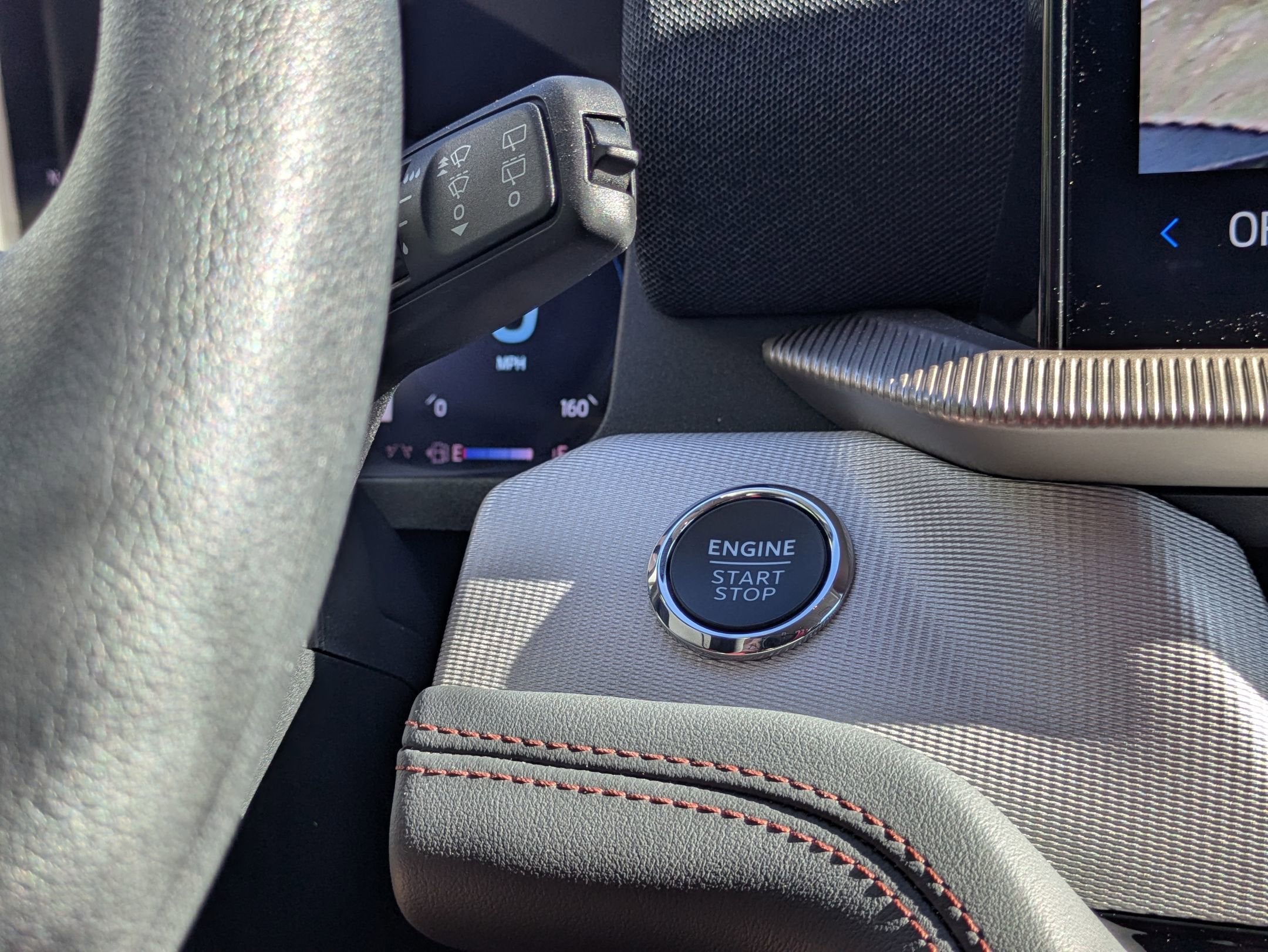 2026 Ford Explorer Active w/100A Pkg - Crossroads Courtesy Demo