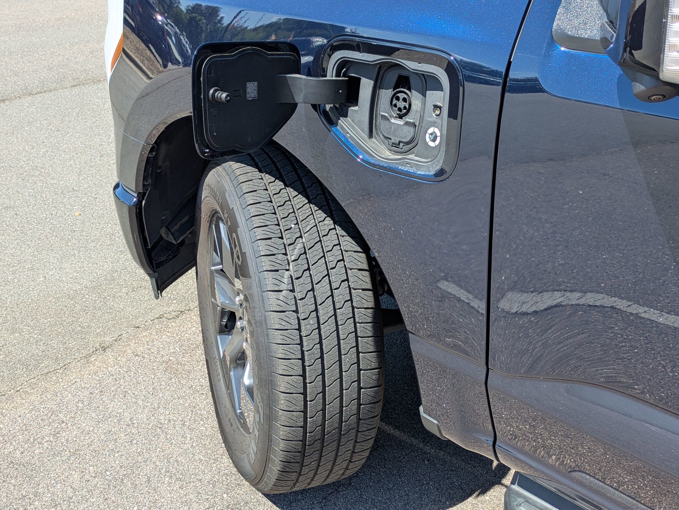 2024 Ford F-150 Lightning LARIAT