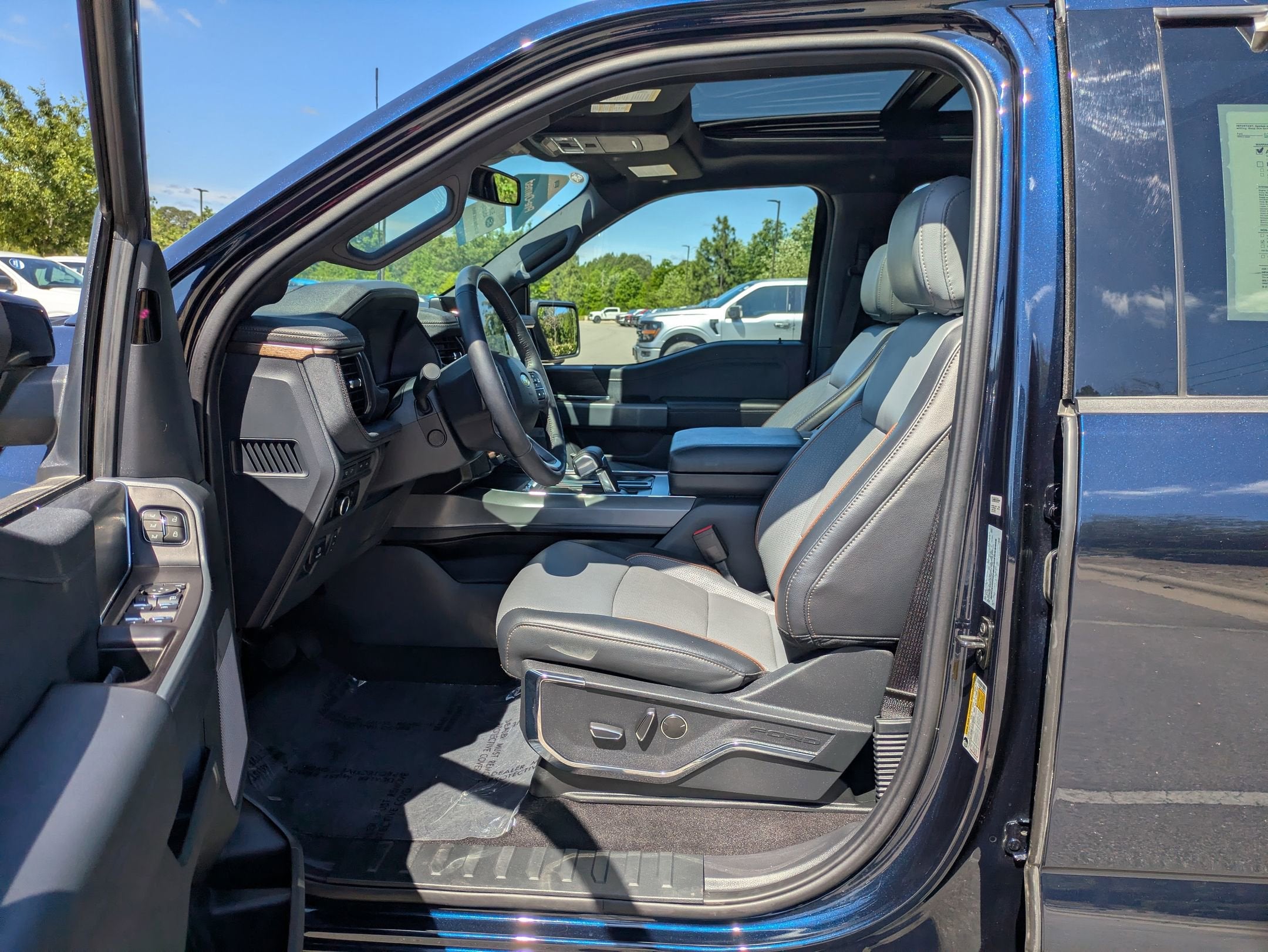 2024 Ford F-150 Lightning LARIAT