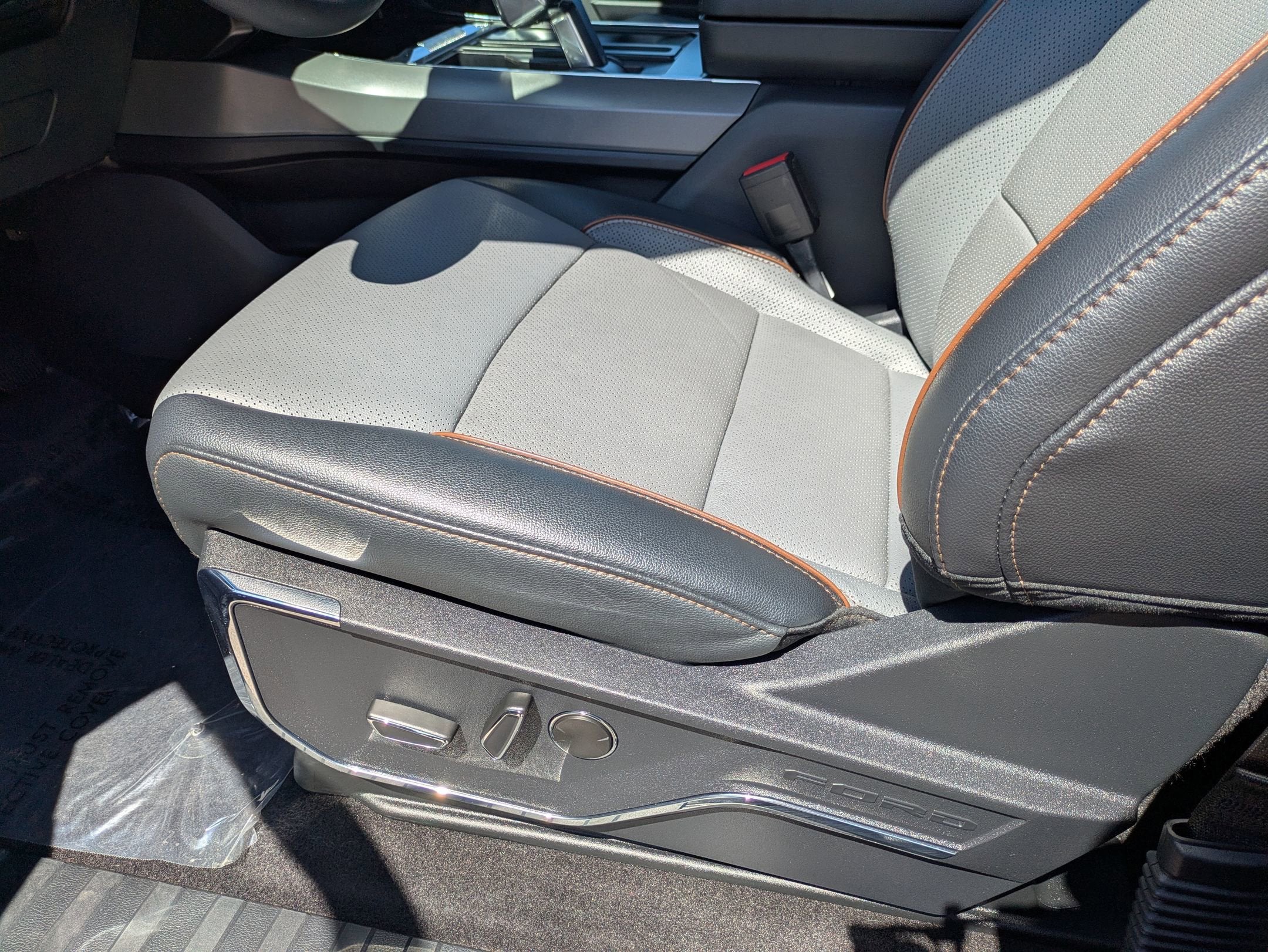 2024 Ford F-150 Lightning LARIAT