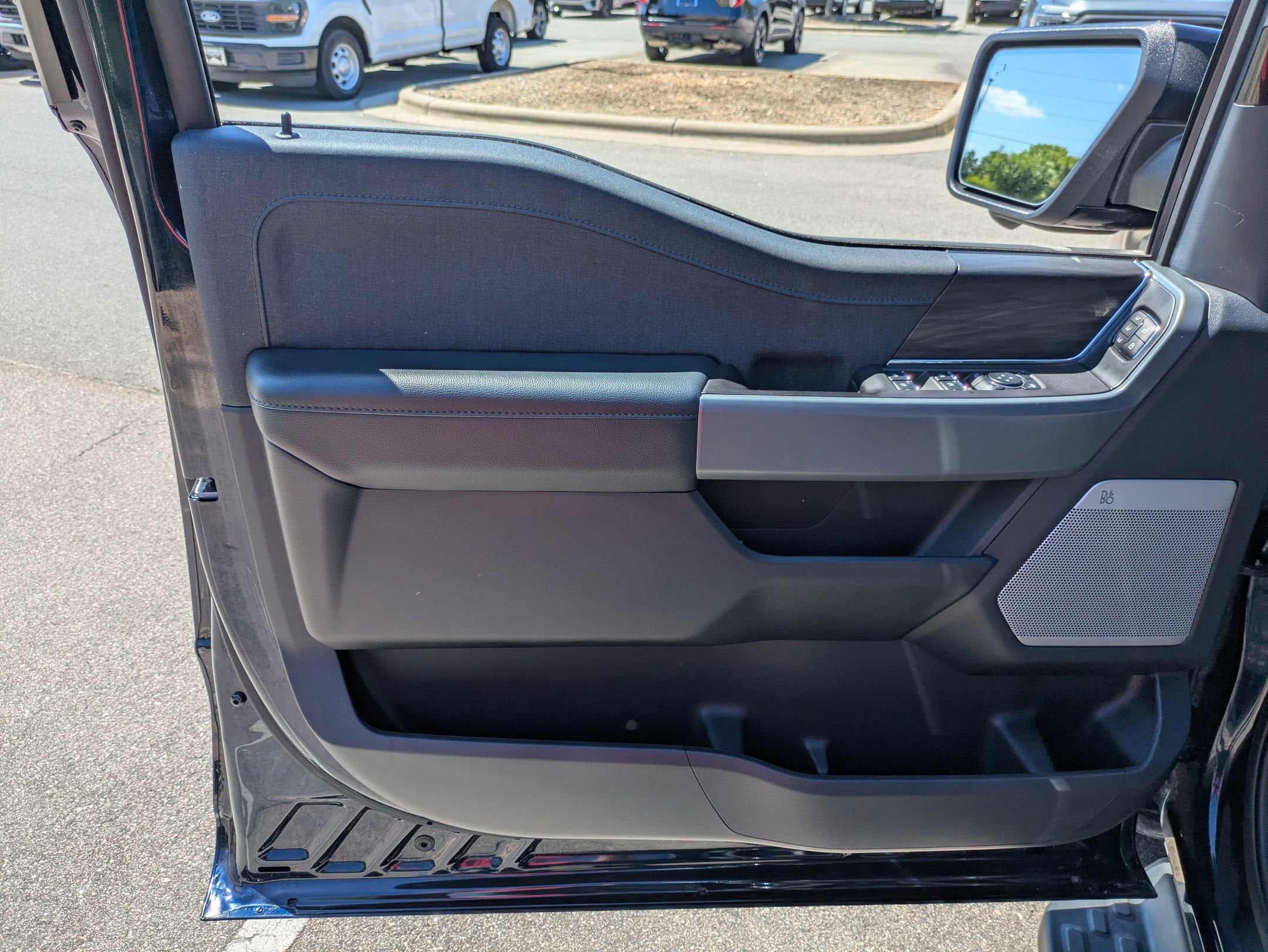 2024 Ford F-150 Lightning LARIAT