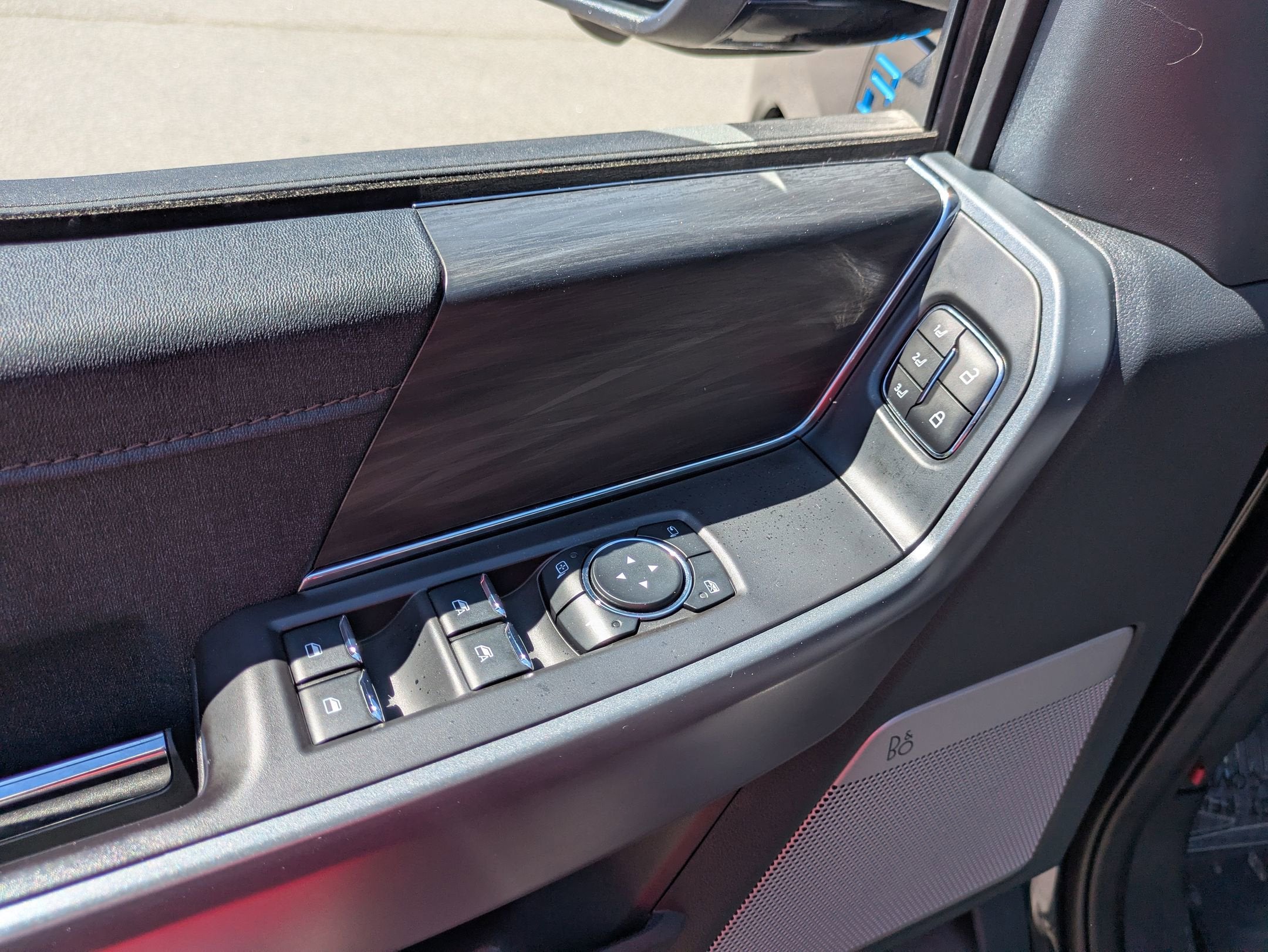 2024 Ford F-150 Lightning LARIAT