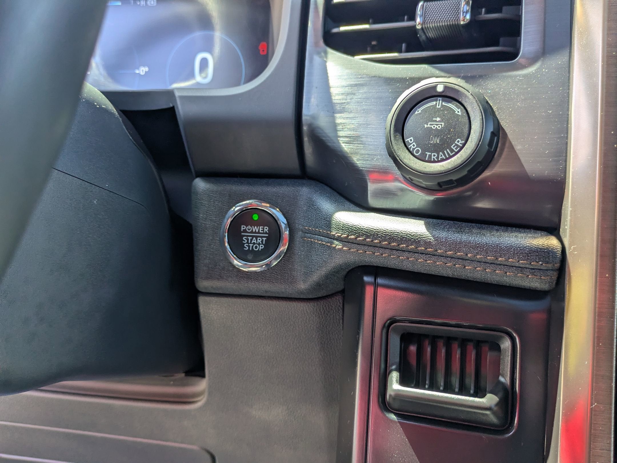 2024 Ford F-150 Lightning LARIAT