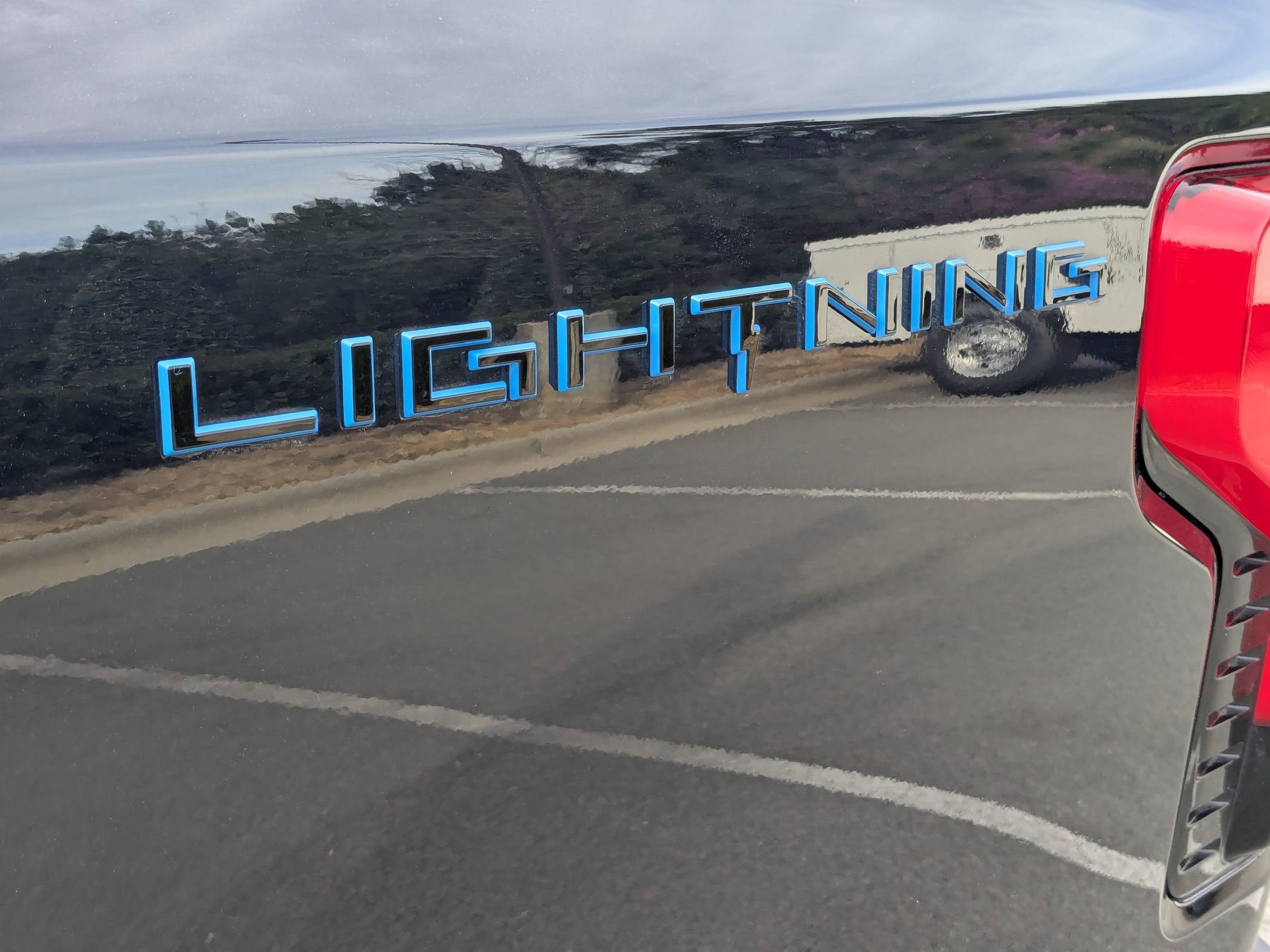 2025 Ford F-150 Lightning LARIAT