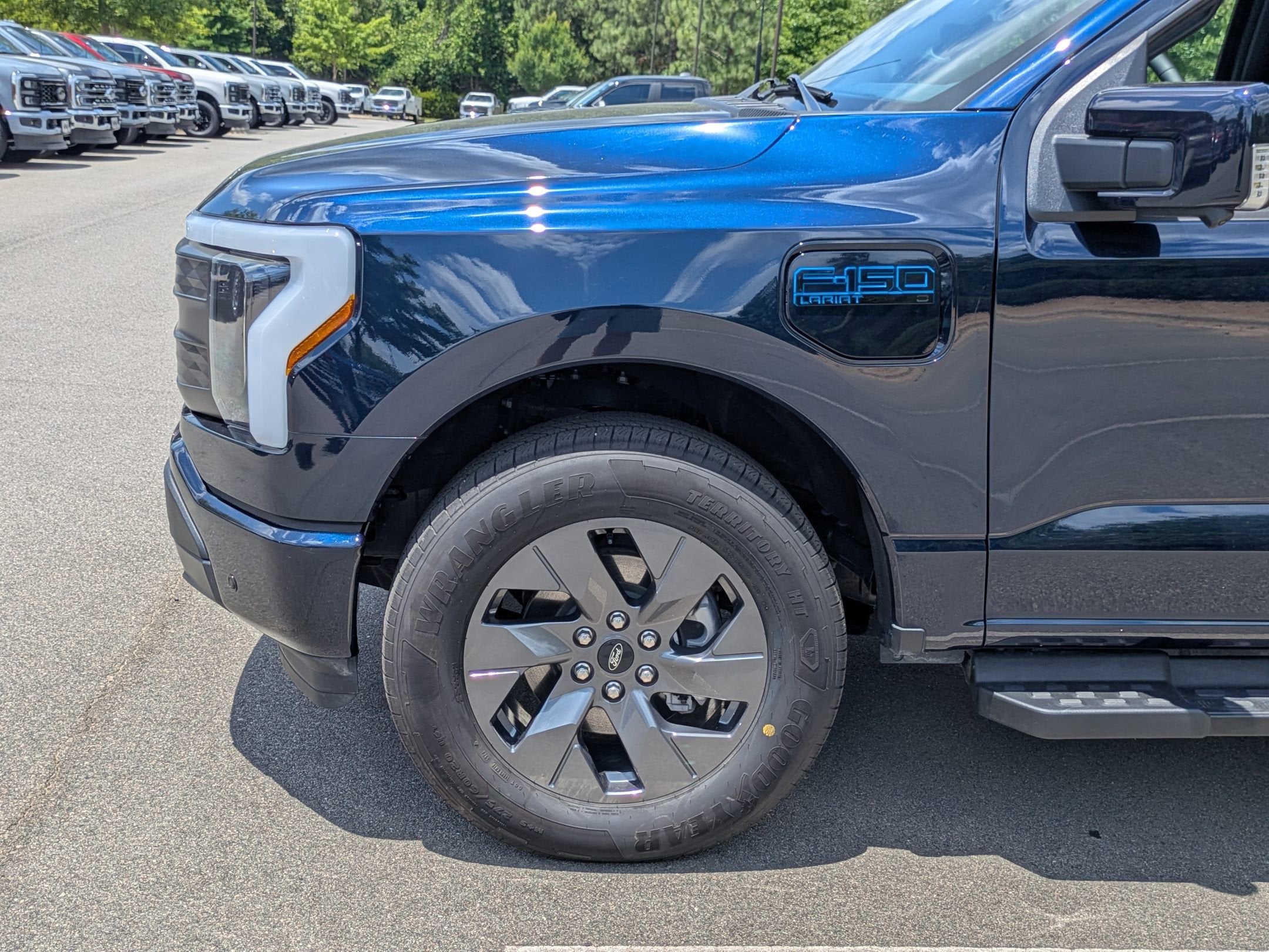 2025 Ford F-150 Lightning LARIAT
