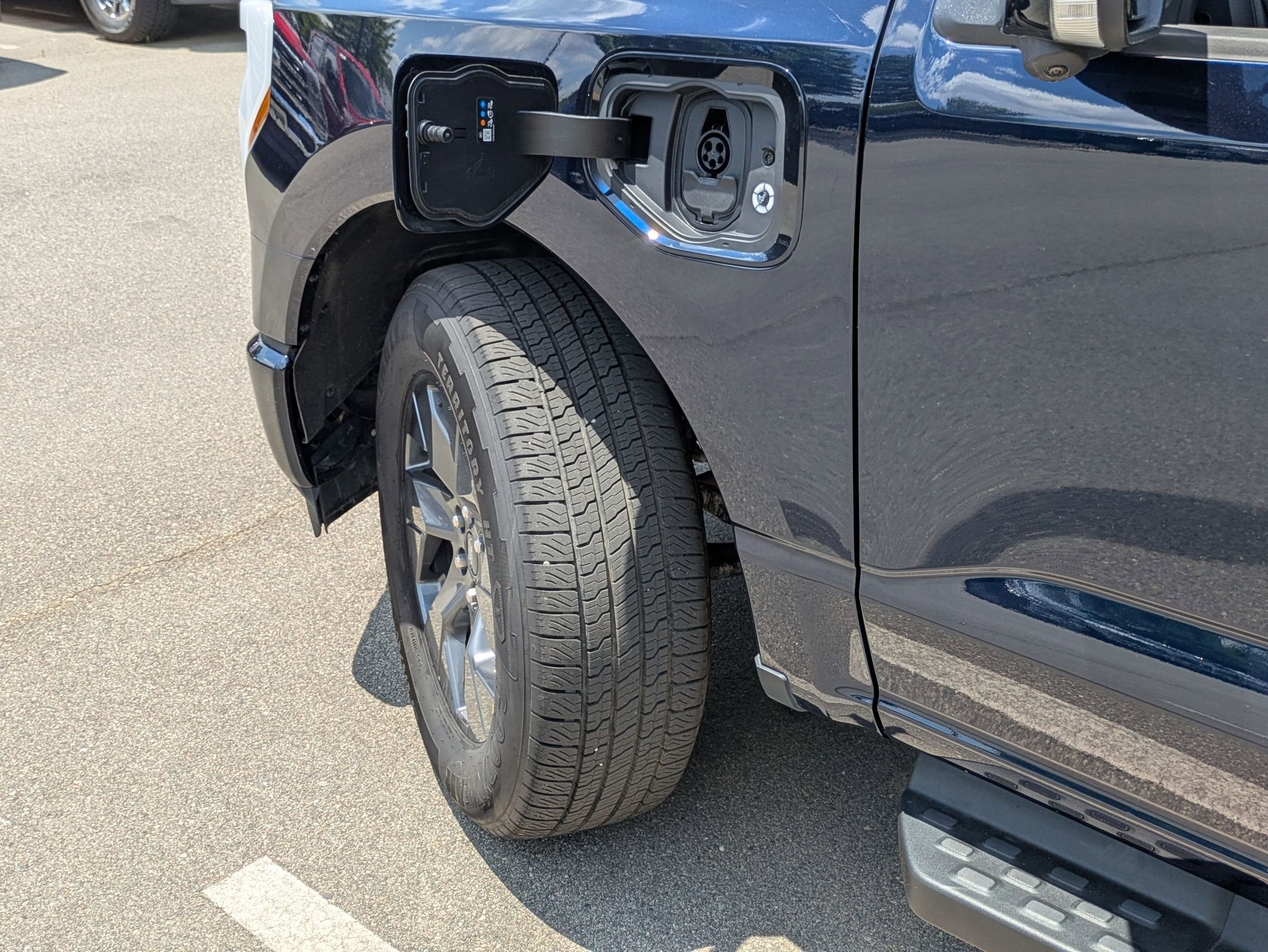 2025 Ford F-150 Lightning LARIAT