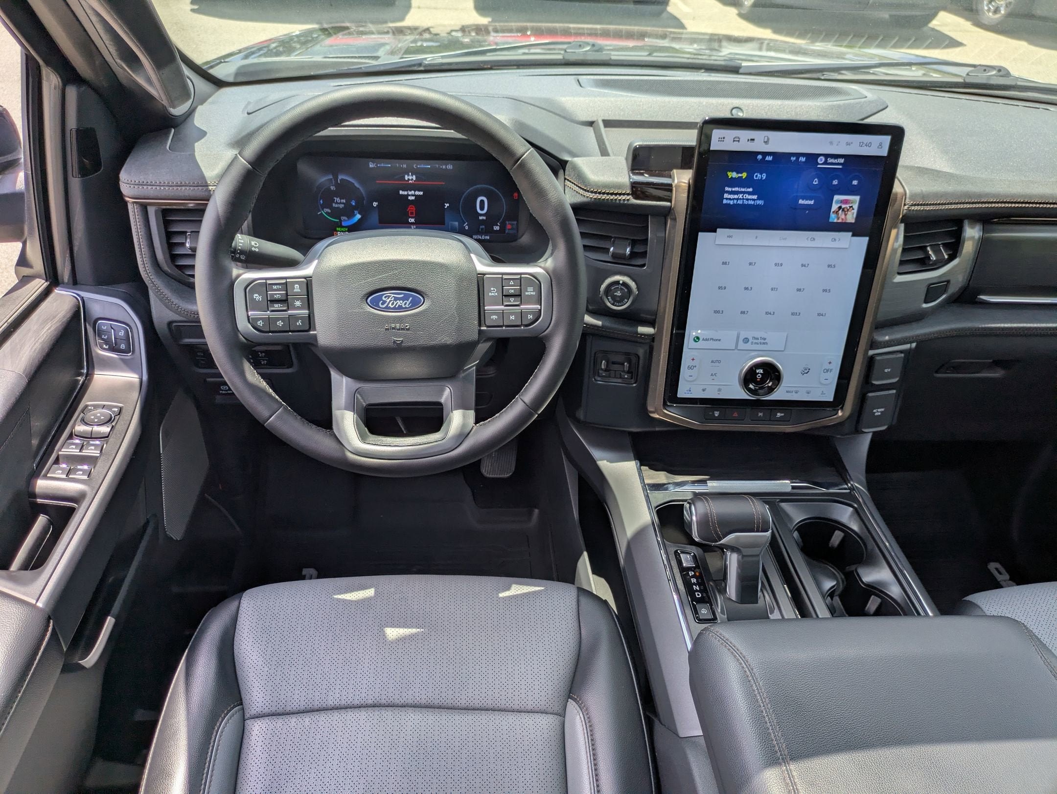 2025 Ford F-150 Lightning LARIAT