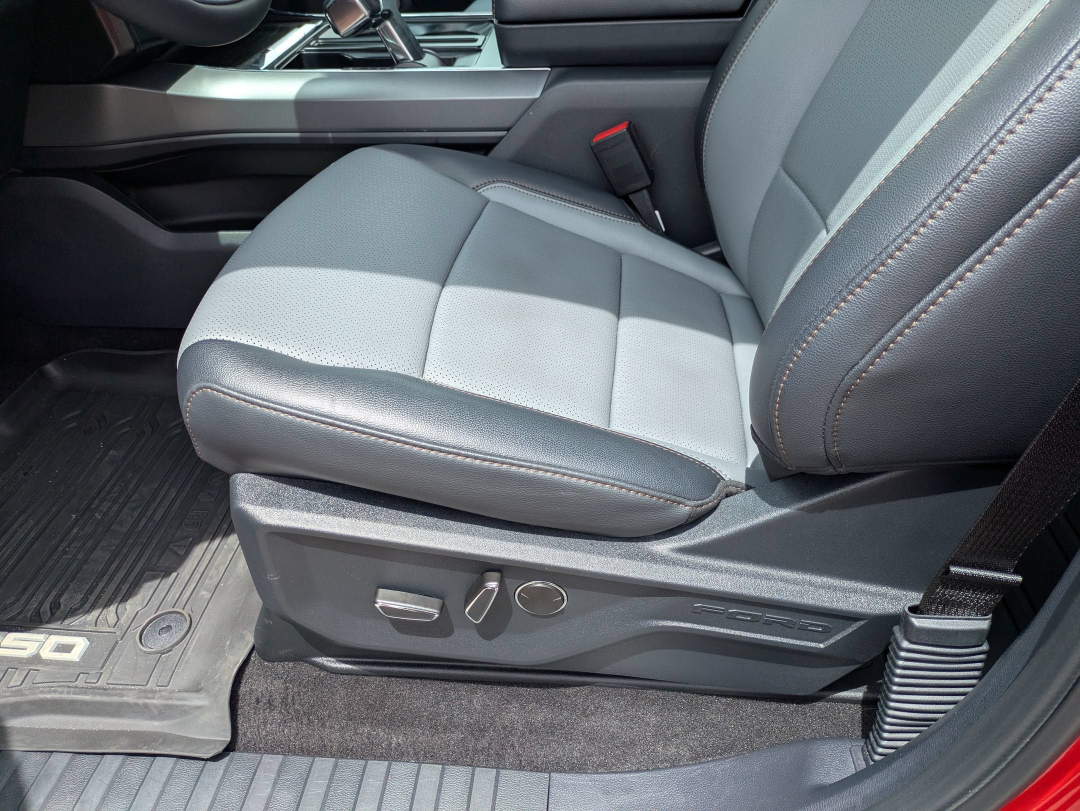 2025 Ford F-150 Lightning LARIAT