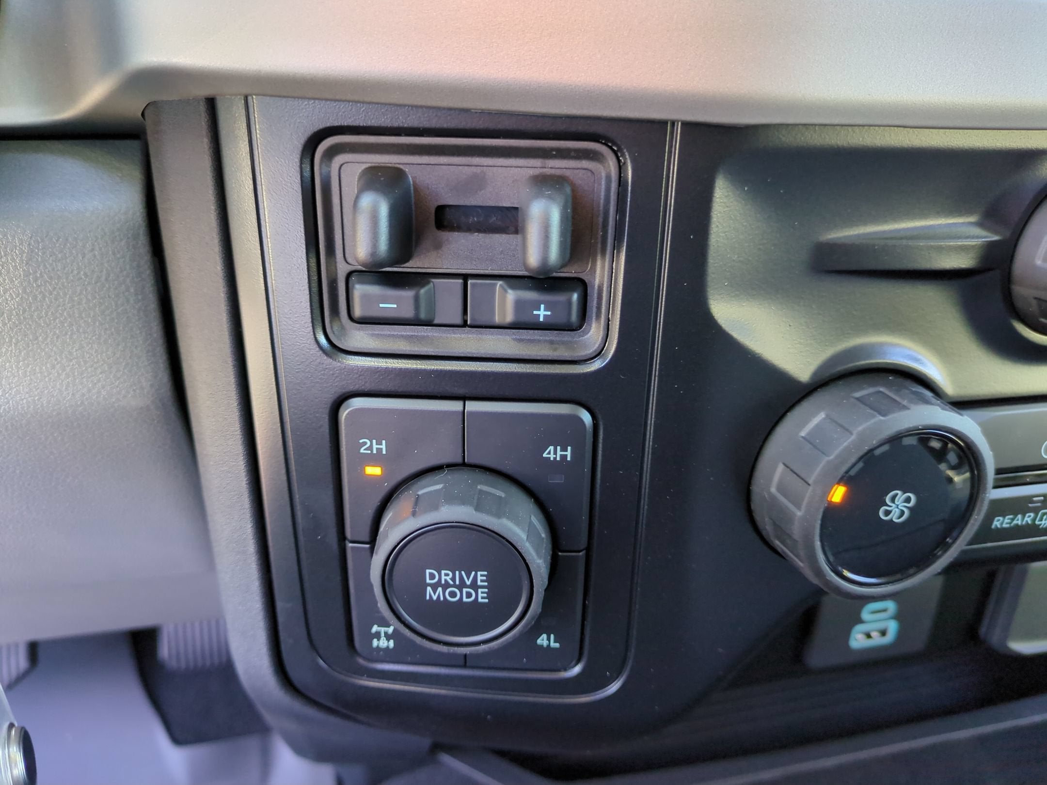2027 Ford Super Duty F-250 SRW XLT