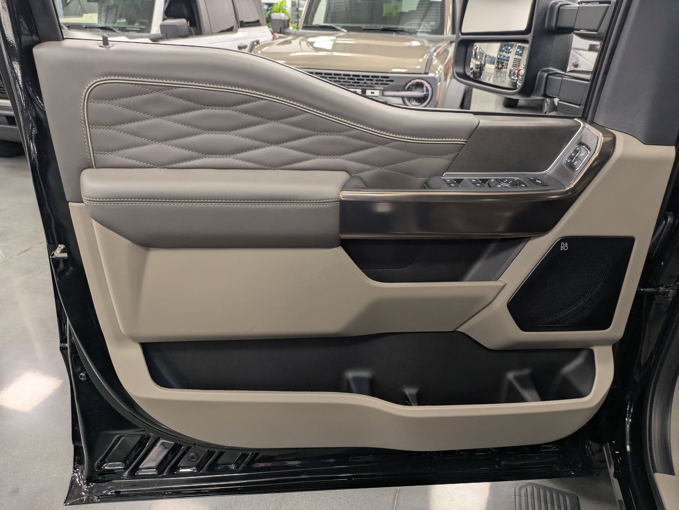 2027 Ford Super Duty F-250 SRW Platinum