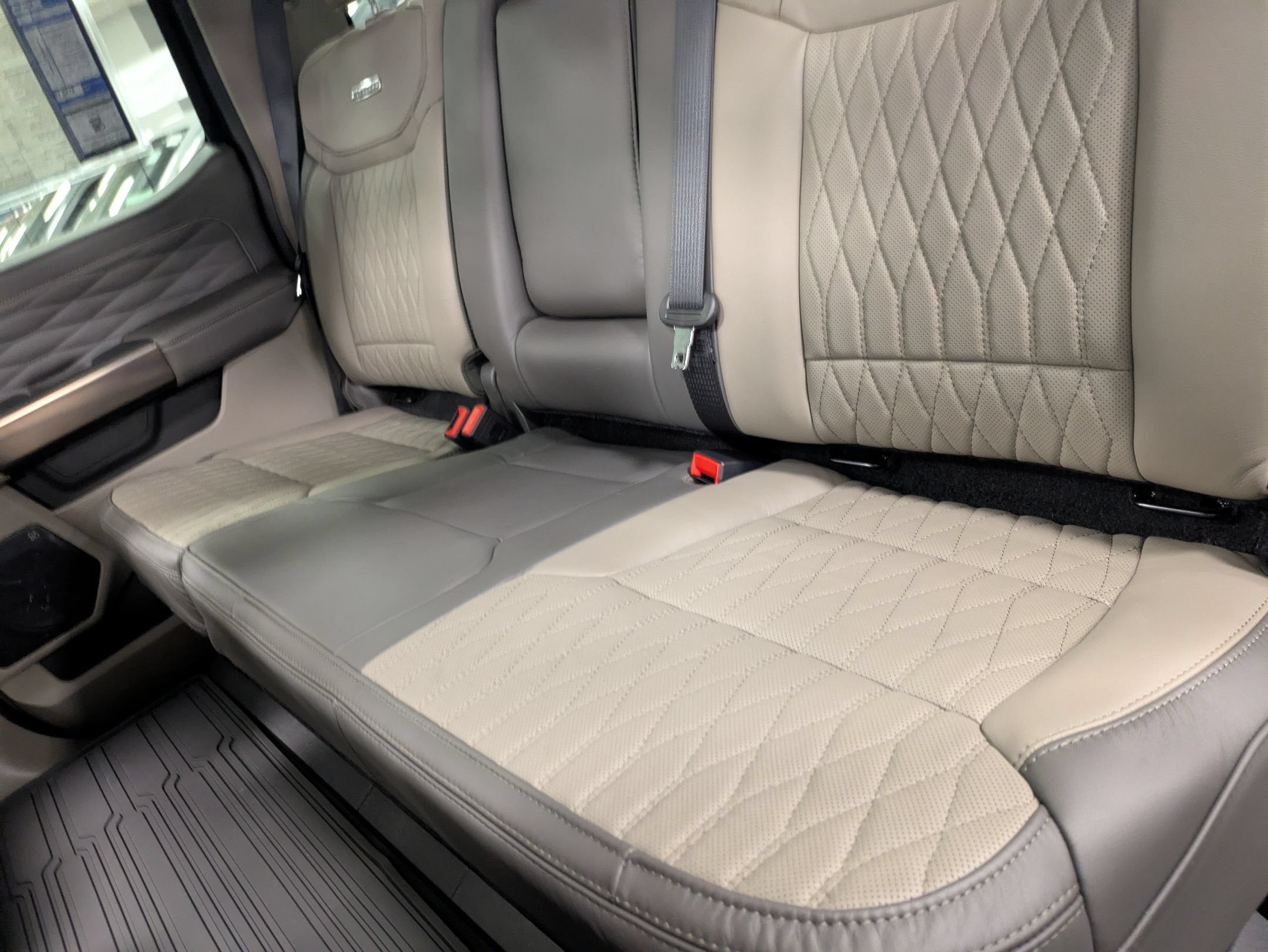 2027 Ford Super Duty F-250 SRW Platinum