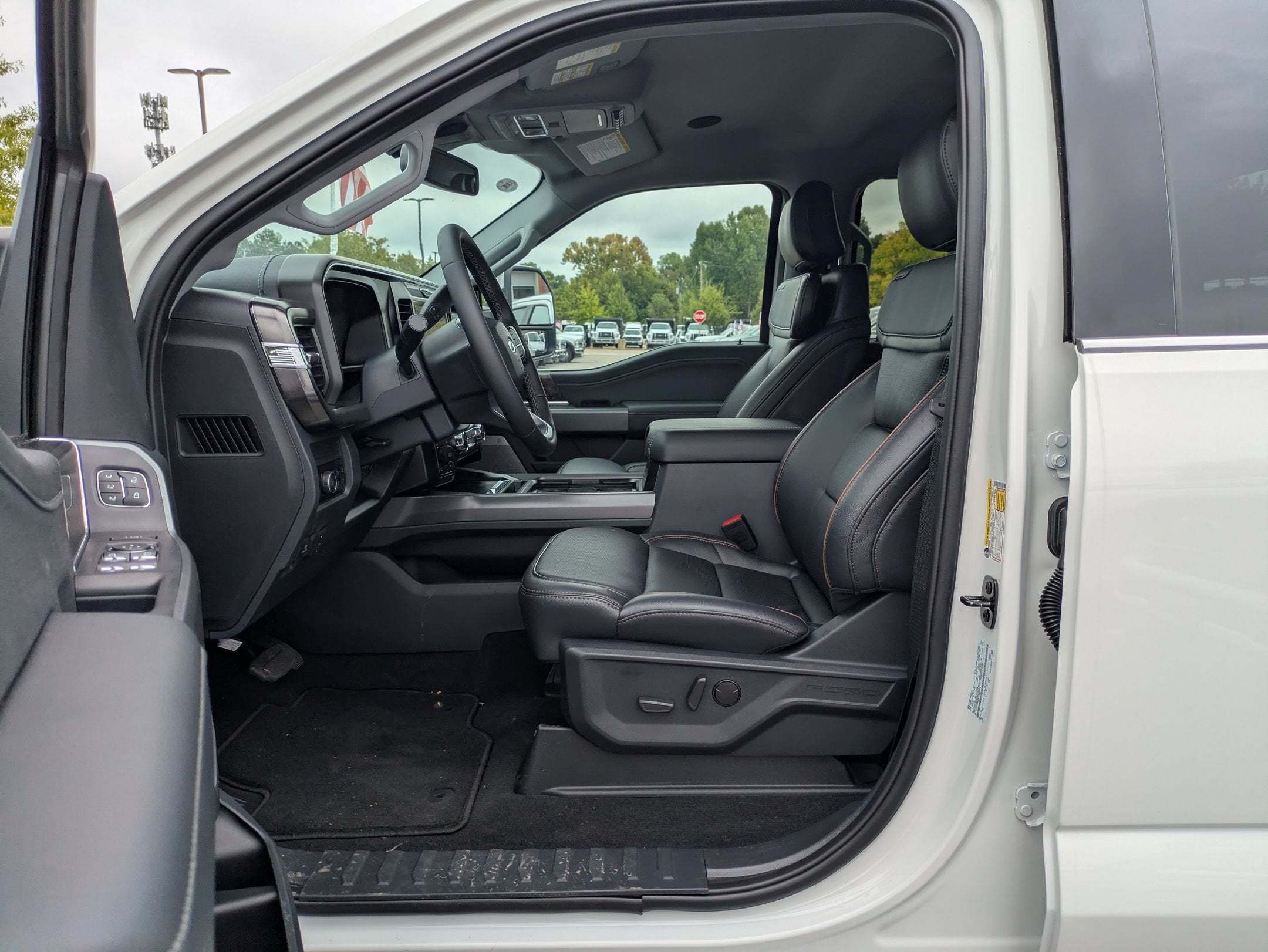 2026 Ford Super Duty F-350 SRW LARIAT