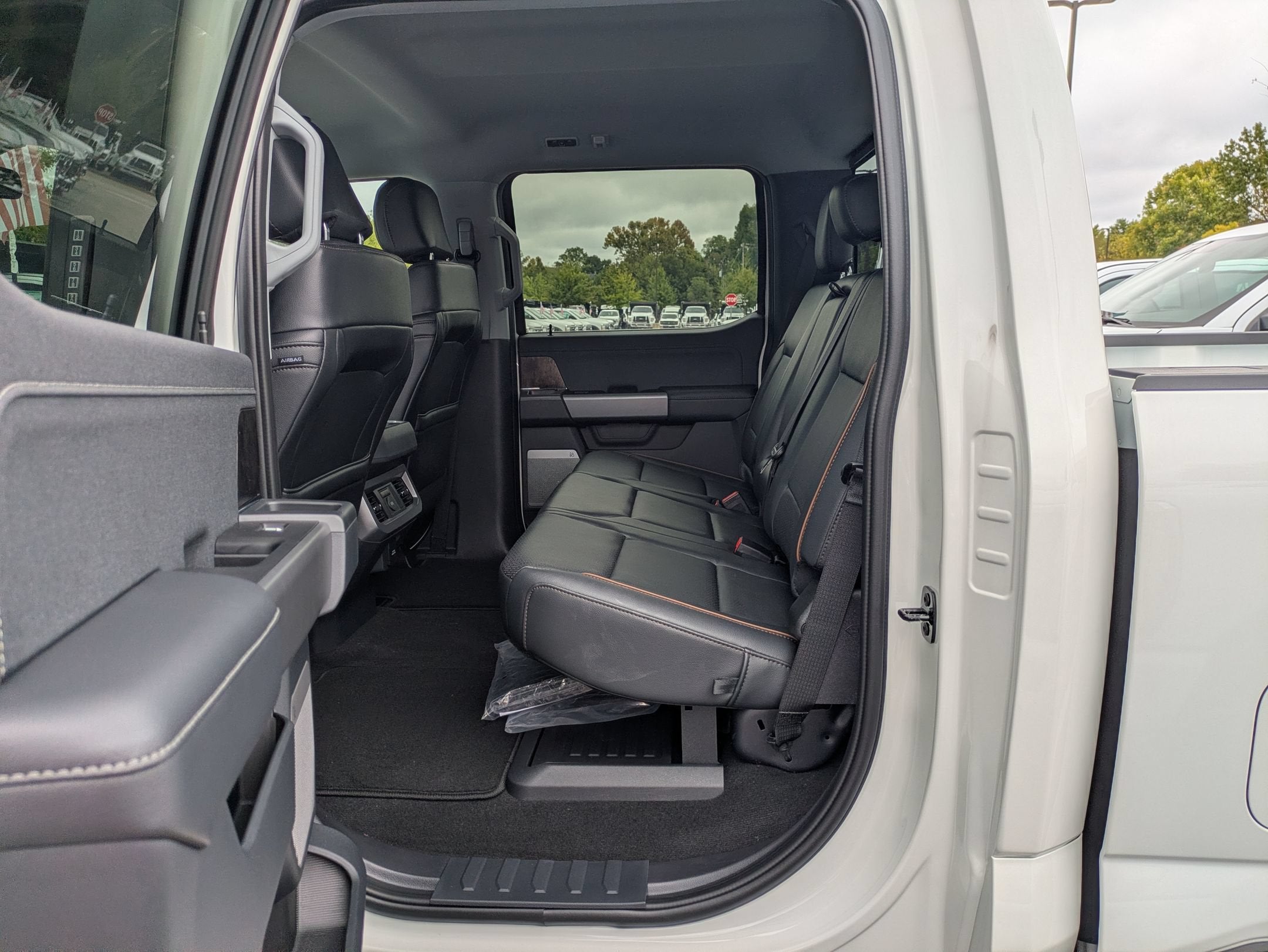 2026 Ford Super Duty F-350 SRW LARIAT
