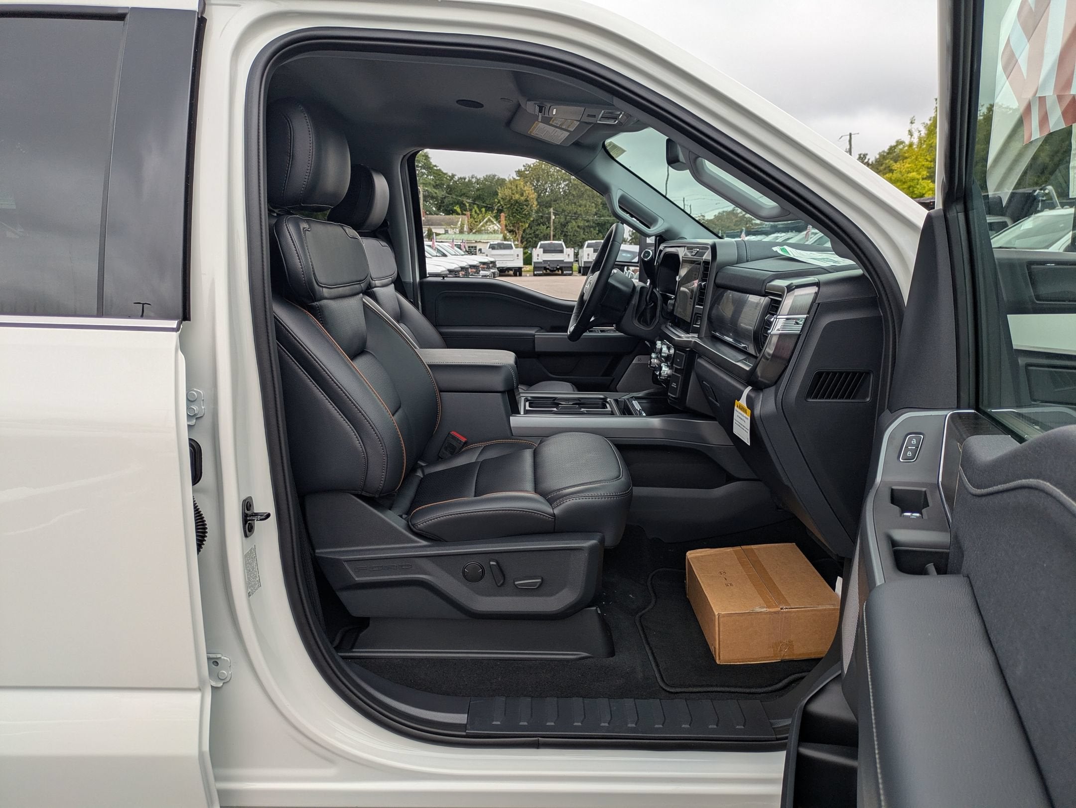 2026 Ford Super Duty F-350 SRW LARIAT