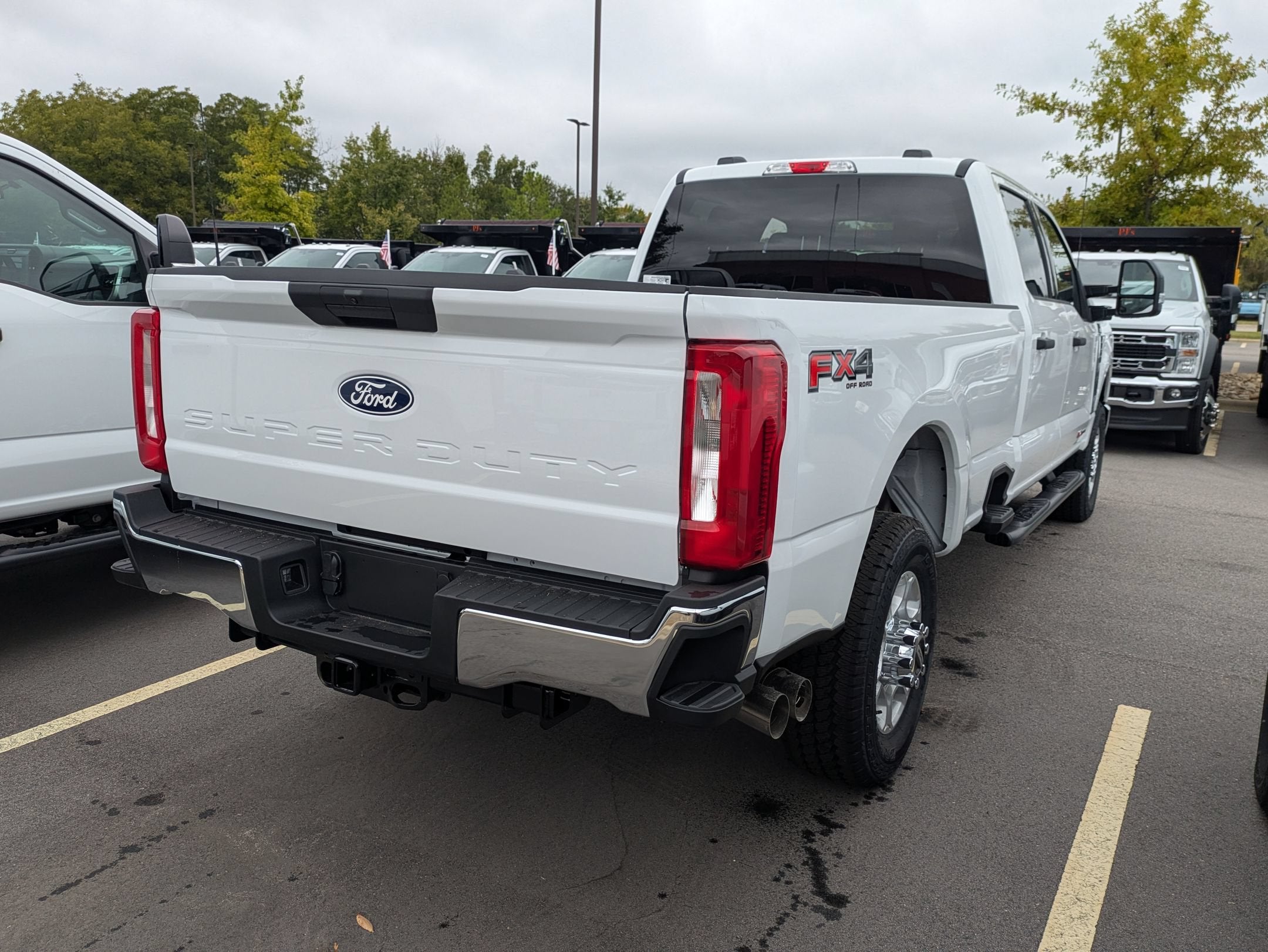 2027 Ford Super Duty F-350 SRW XLT