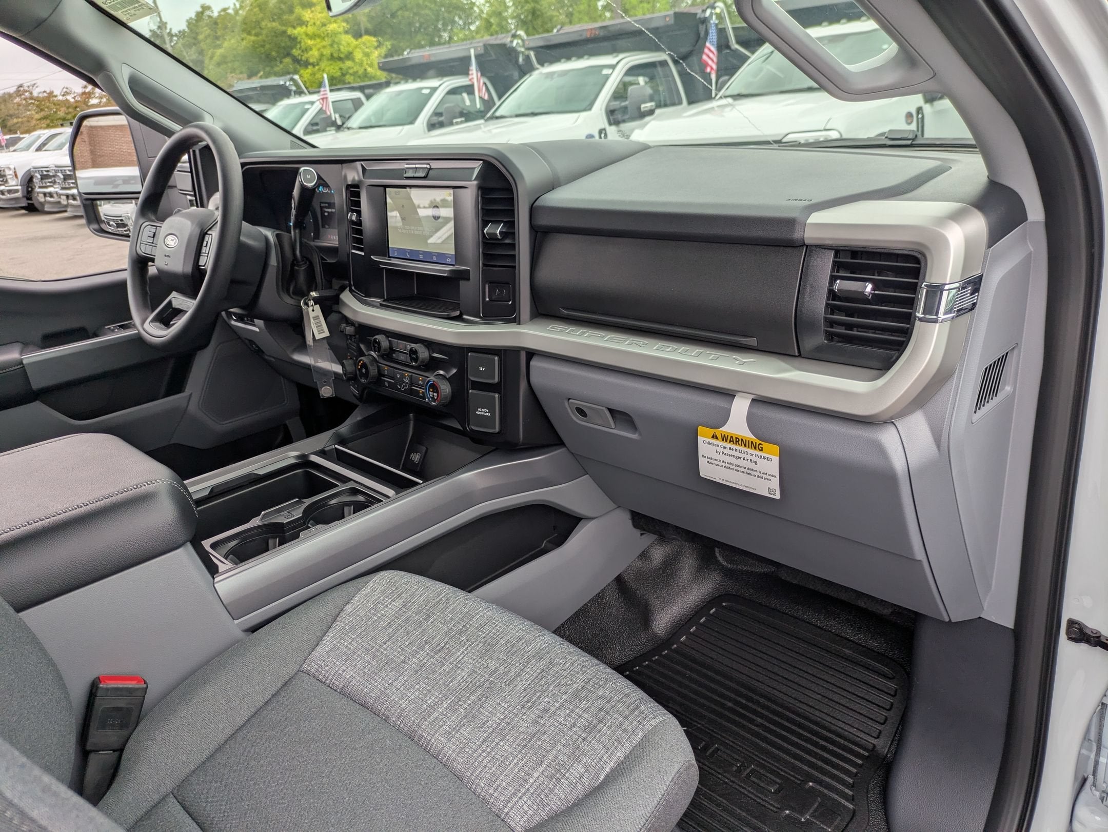 2027 Ford Super Duty F-350 SRW XLT