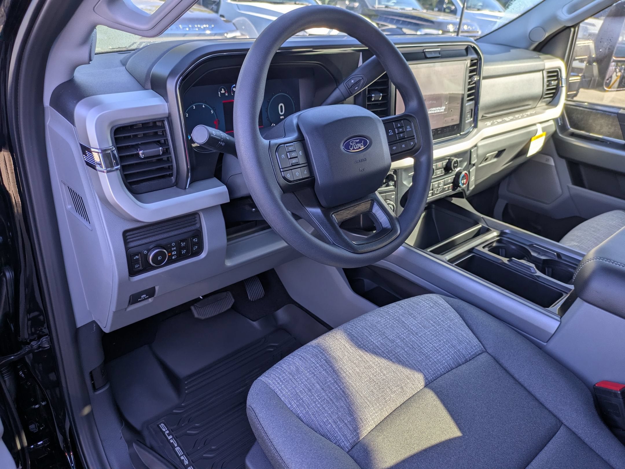 2027 Ford Super Duty F-350 SRW XLT
