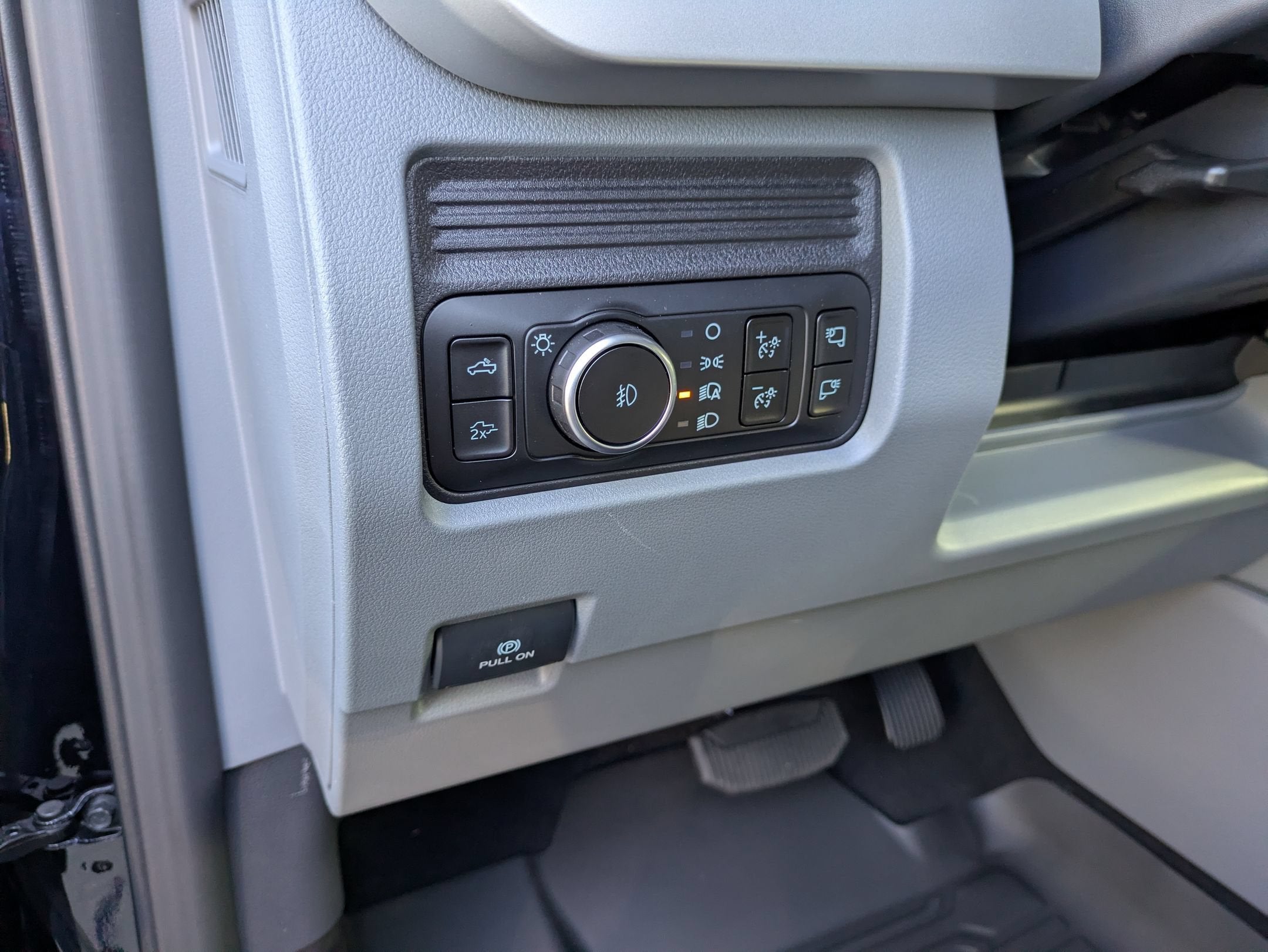 2027 Ford Super Duty F-350 SRW XLT