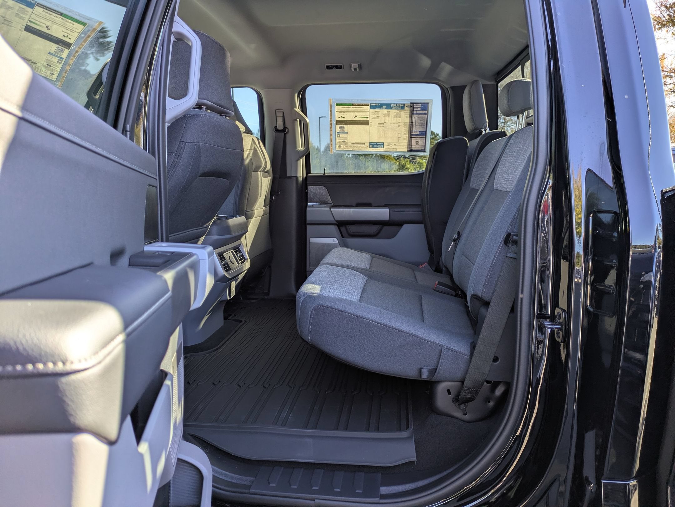 2027 Ford Super Duty F-350 SRW XLT